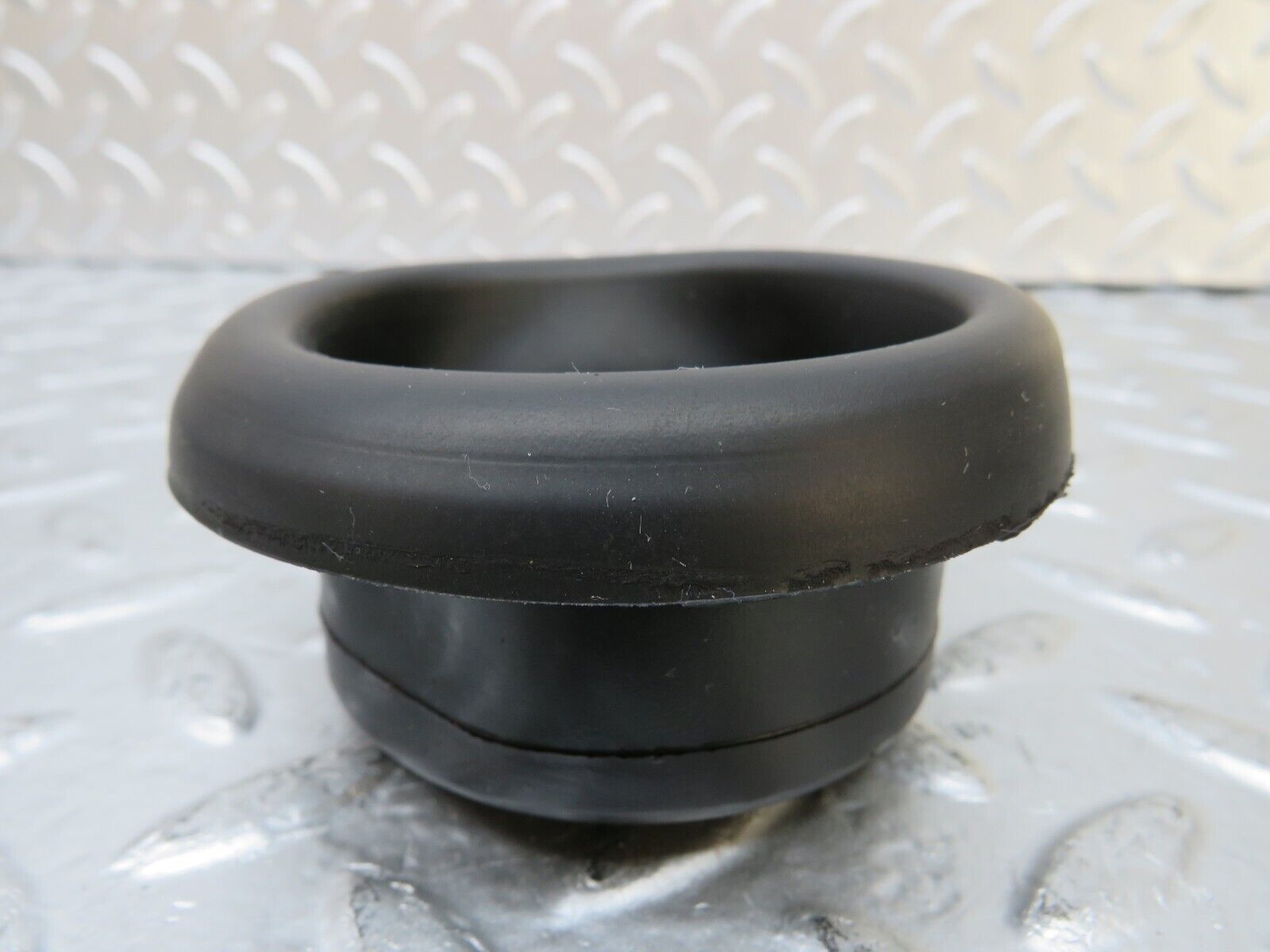 25883 Mercedes-Benz W124 280E Fuel Tank Rubber Seal 1244710481