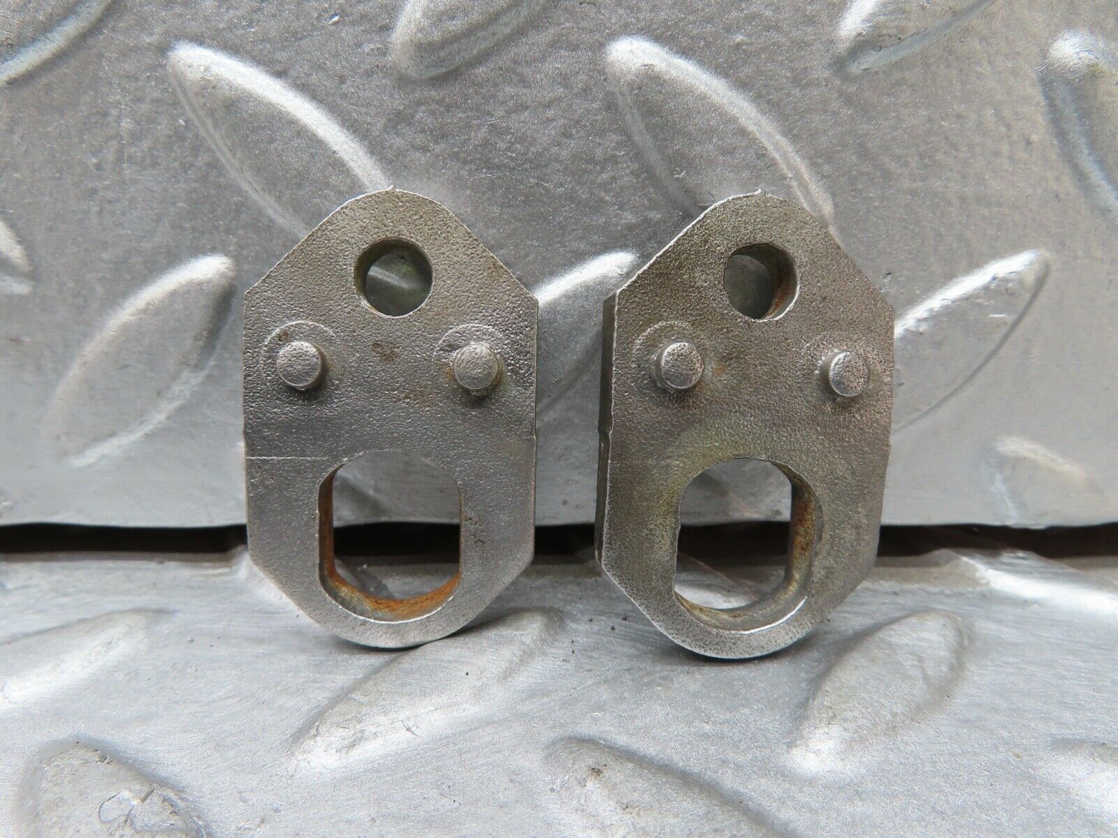 17733 Mercedes-Benz W116 450SEL Fuel Injector Bracket