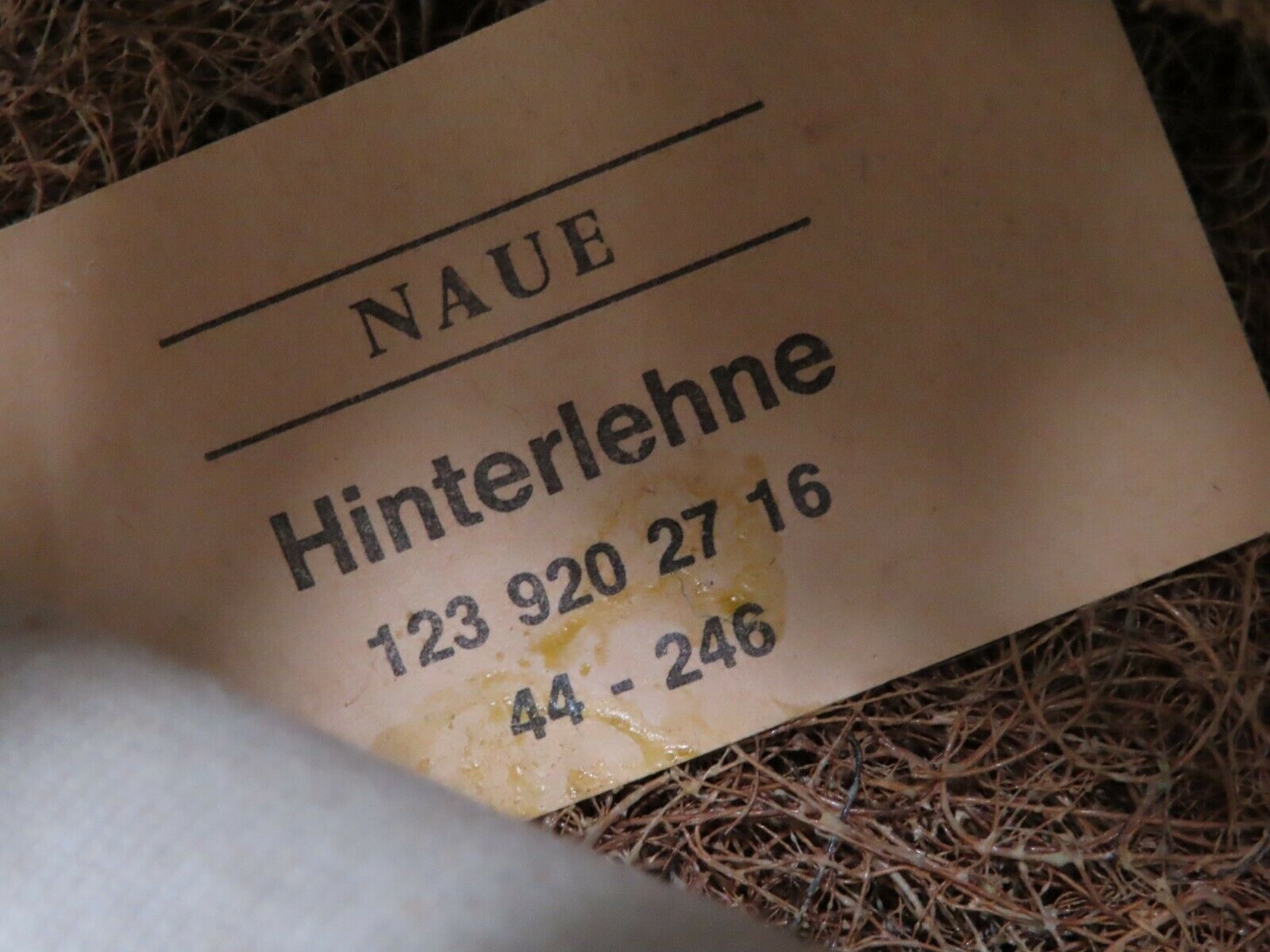 5901 Mercedes-Benz W123 200 Rear Seat