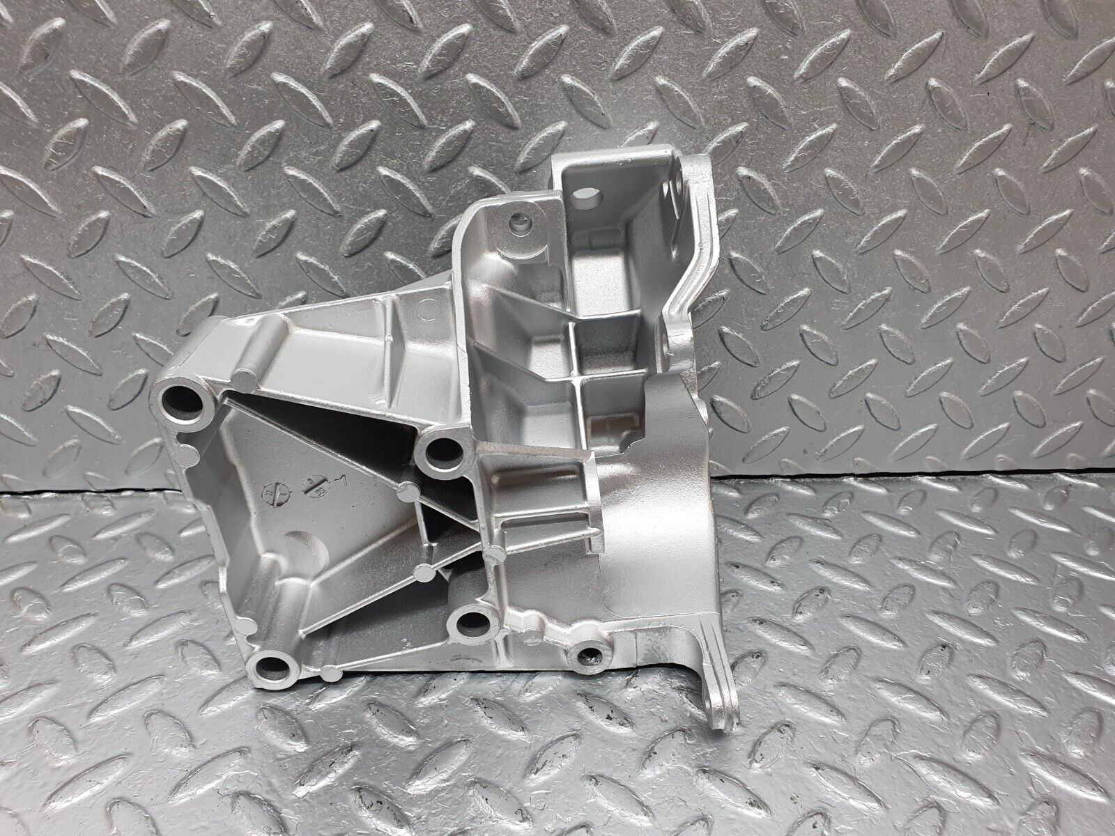 41431 Mercedes-Benz W124 200E Power Steering Pump Bracket 1022361030