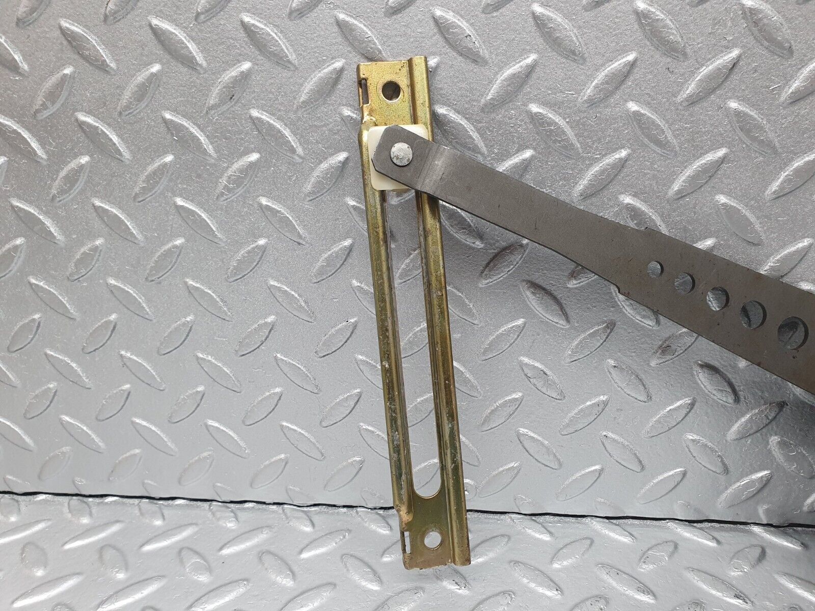 40729 Mercedes-Benz W123 300D Rear Left Manual Window Regulator 1237301946