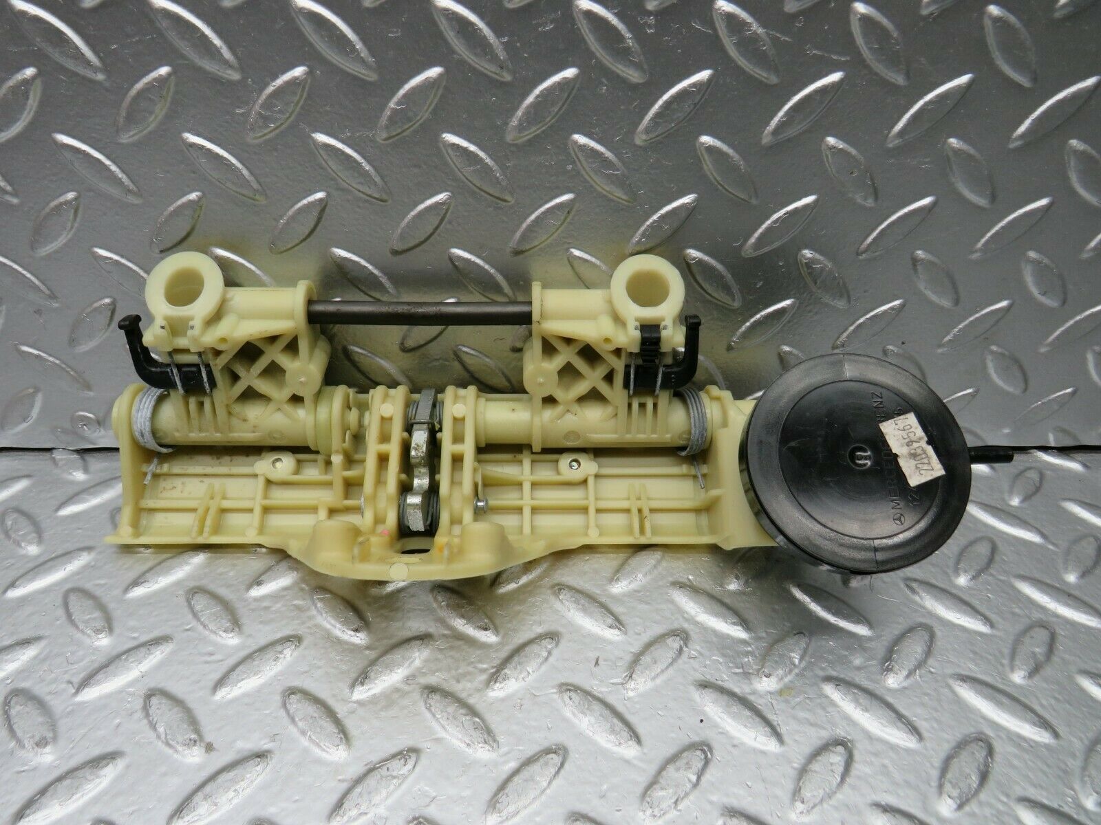 22511 Mercedes-Benz C124 E220 Coupe Rear Headrest Folding Mechanism