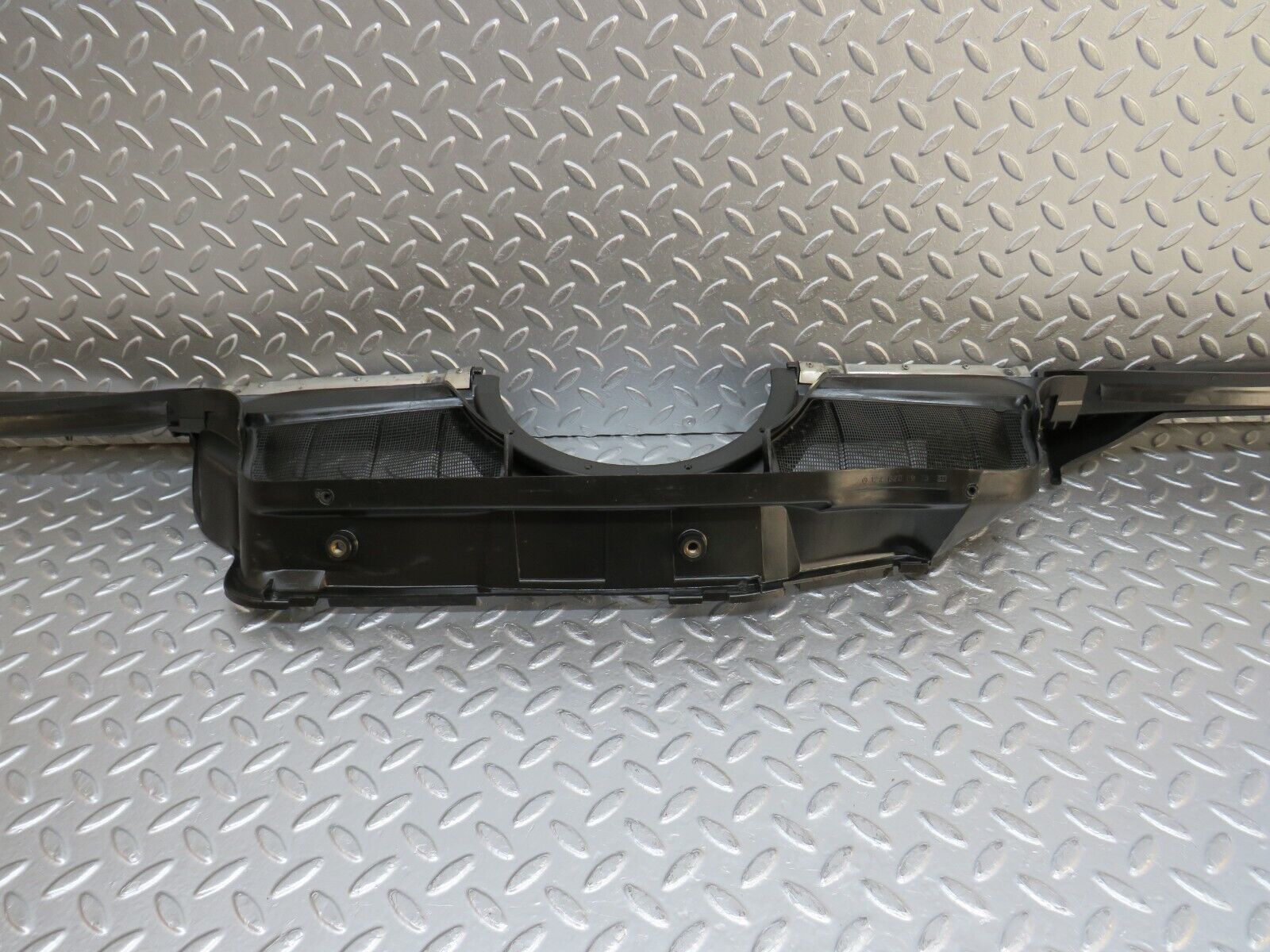 32516 Mercedes-Benz S124 300TE Wiper Mechanism Cover 1246200973 1246202667