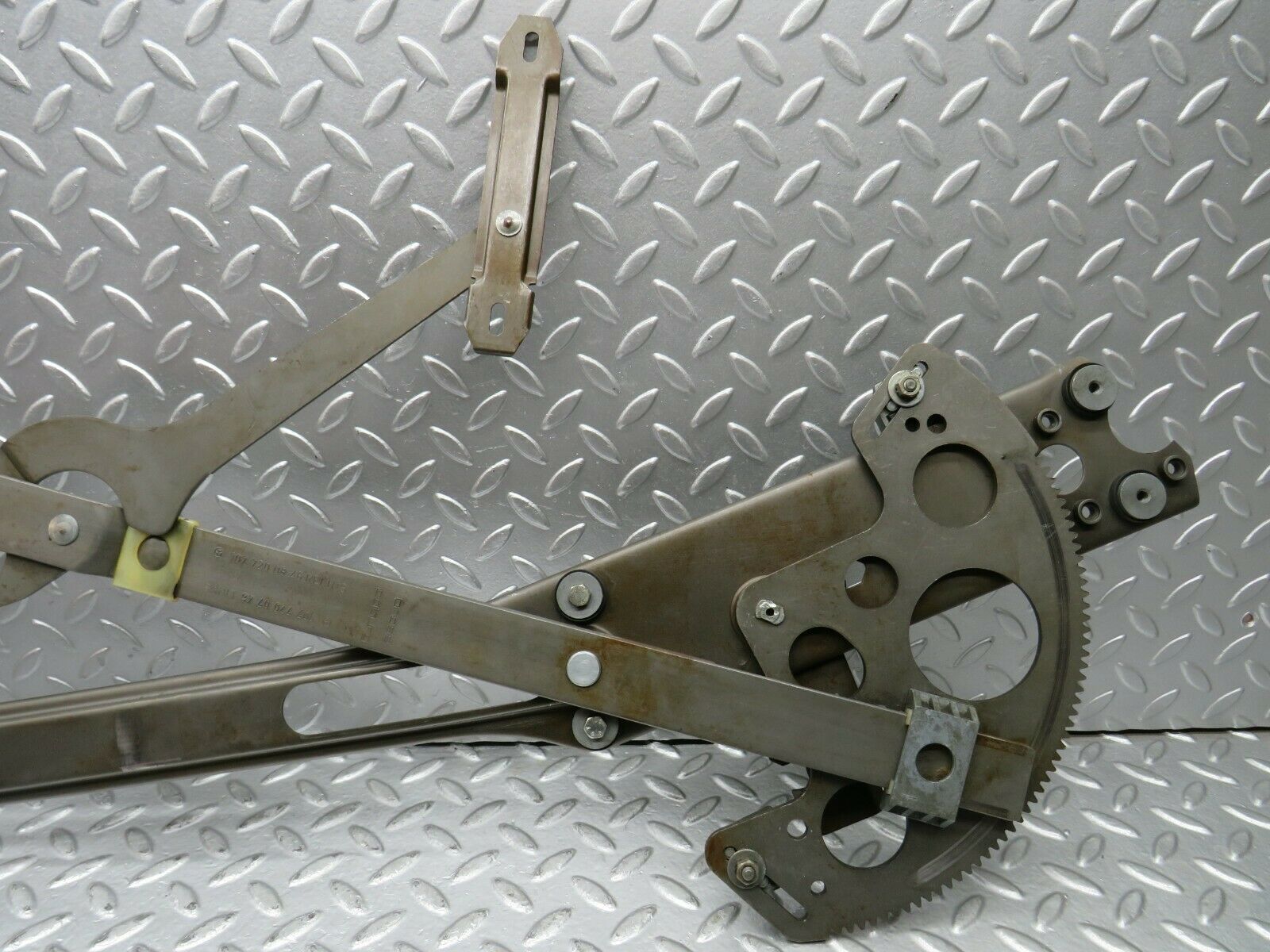 22890 Mercedes-Benz C107 450SLC Front Right Power Window Regulator 1077200846