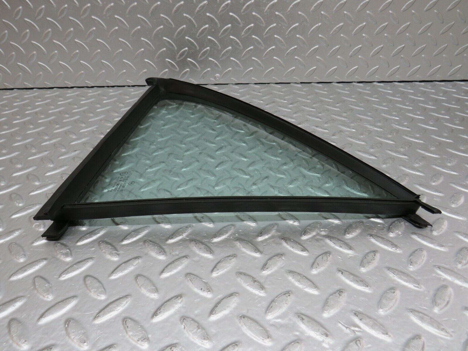 33260 Mercedes-Benz W202 C180 Rear Right Quarter Window Glass 2027350224