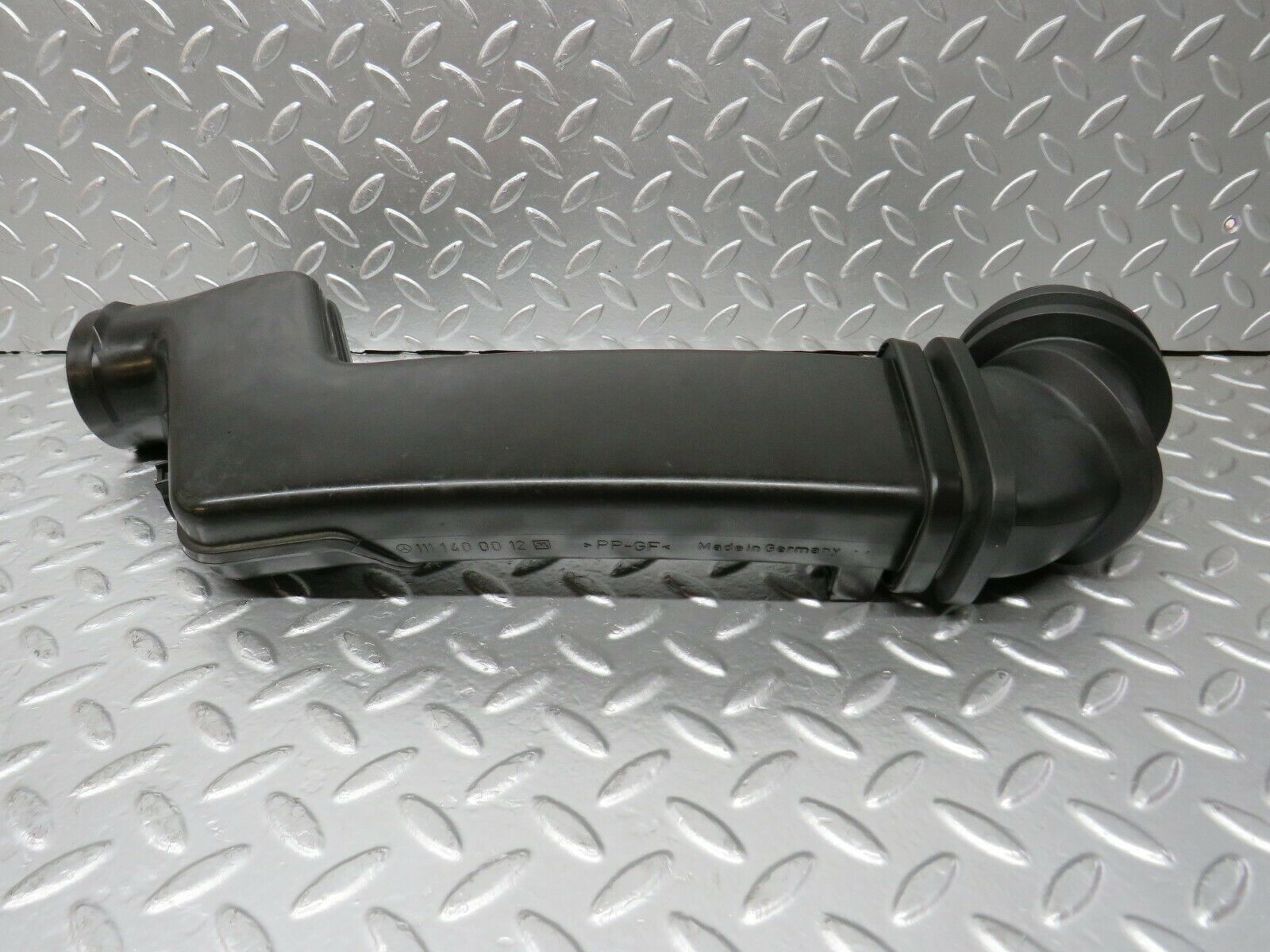 24268 Mercedes-Benz S124 220TE Wagon Air Intake Pipe 1111400012