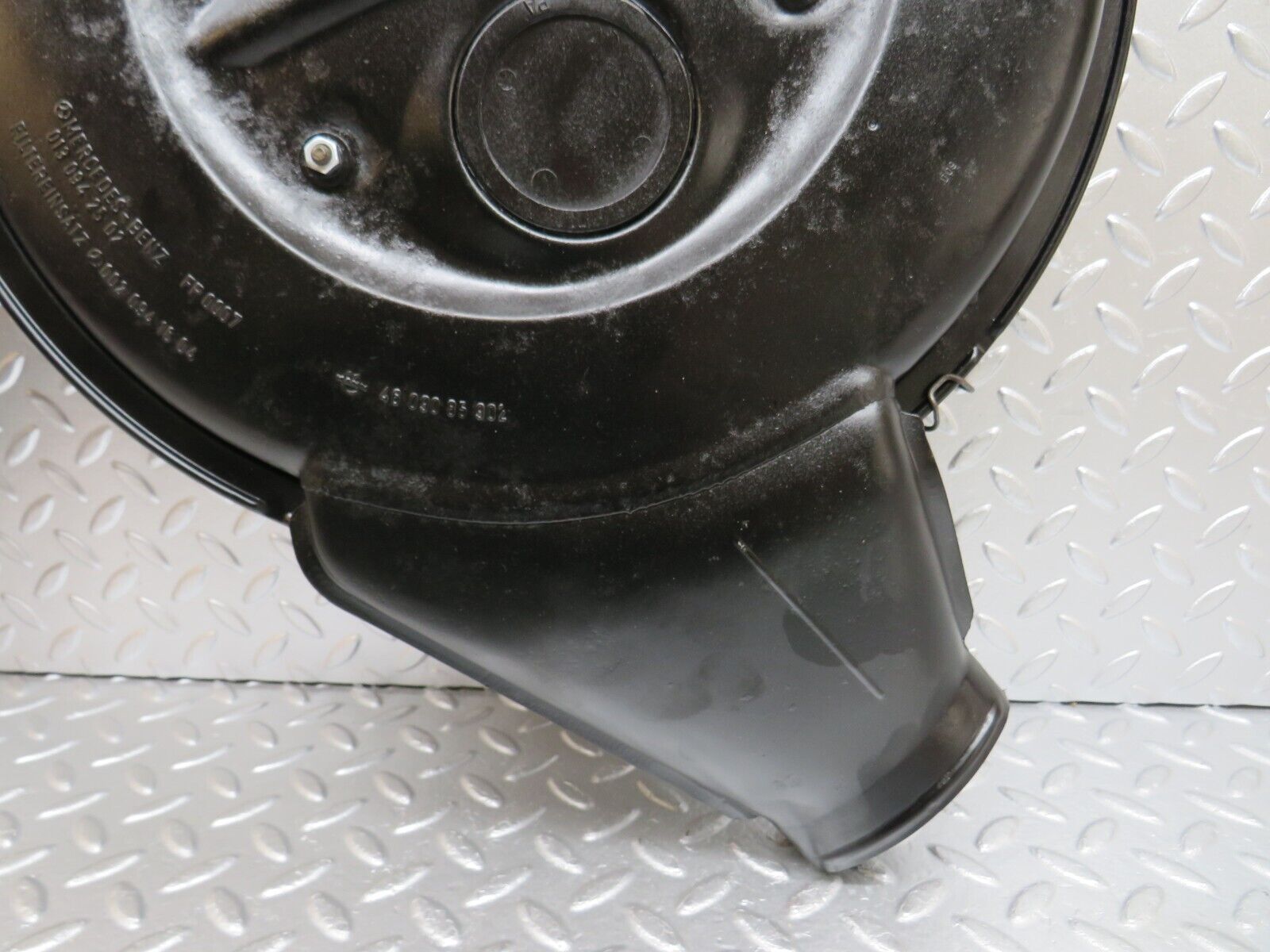 25443 Mercedes-Benz W123 200 Air Filter Box 0020941604