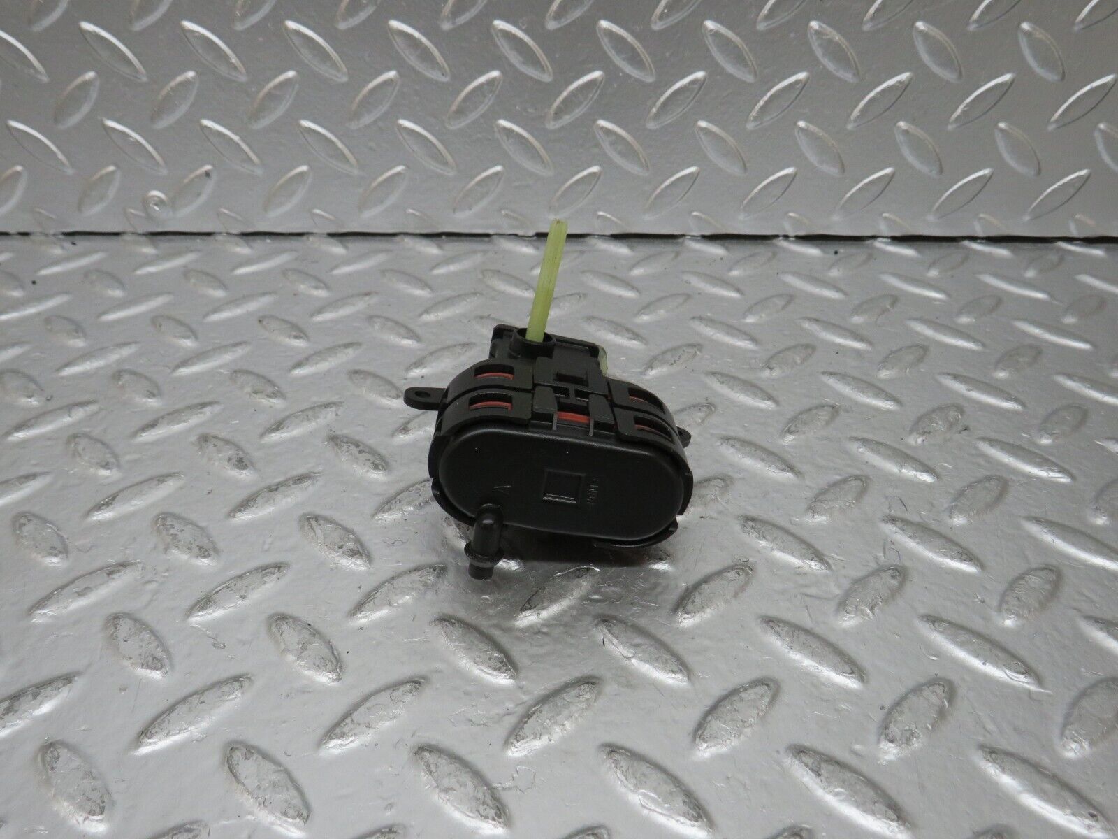 25042 Mercedes-Benz W140 S320 Heater Box Vacuum Actuator 9062700302