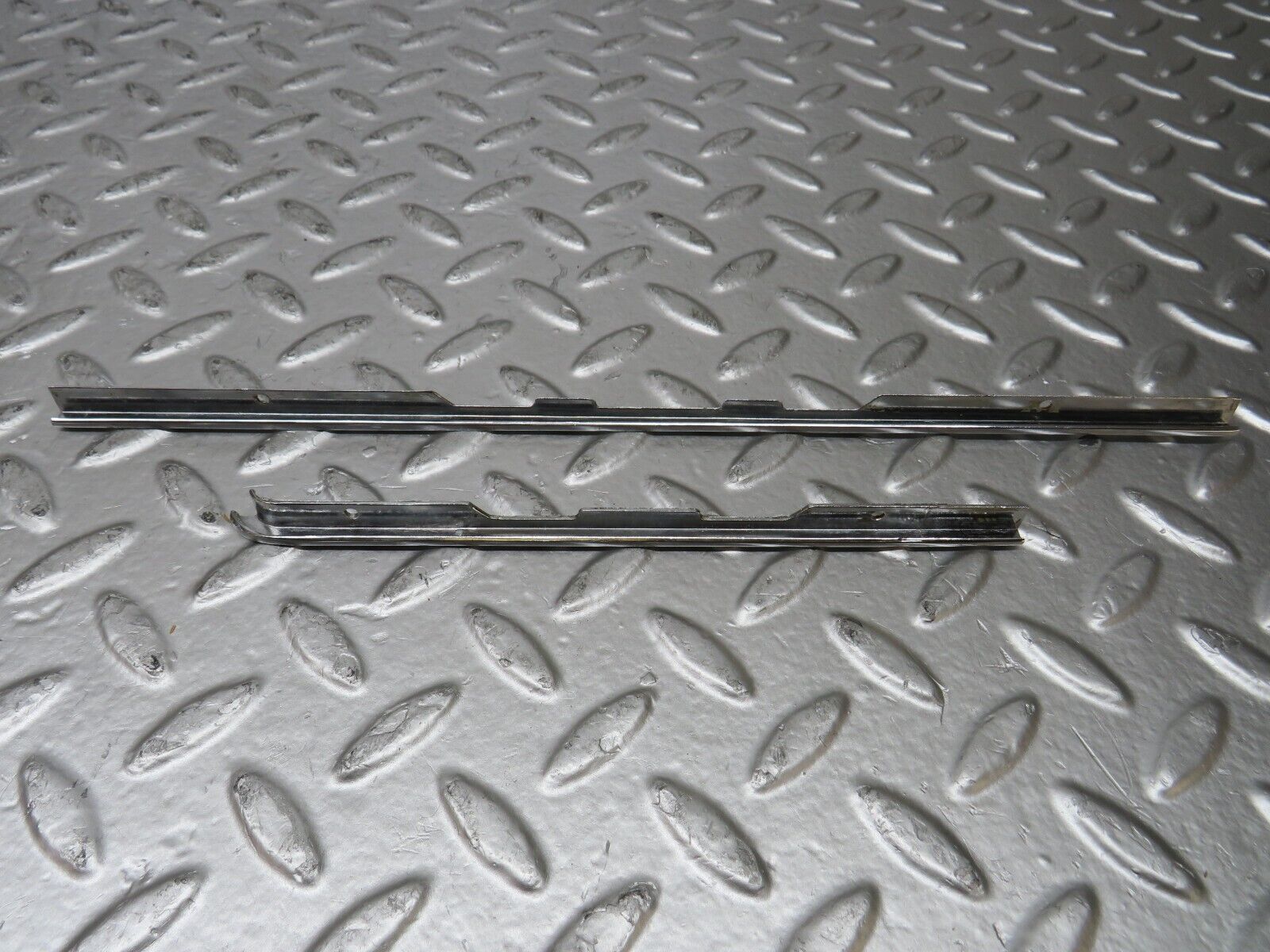 26179 Mercedes-Benz W116 450SE Dashboard Chrome Trim