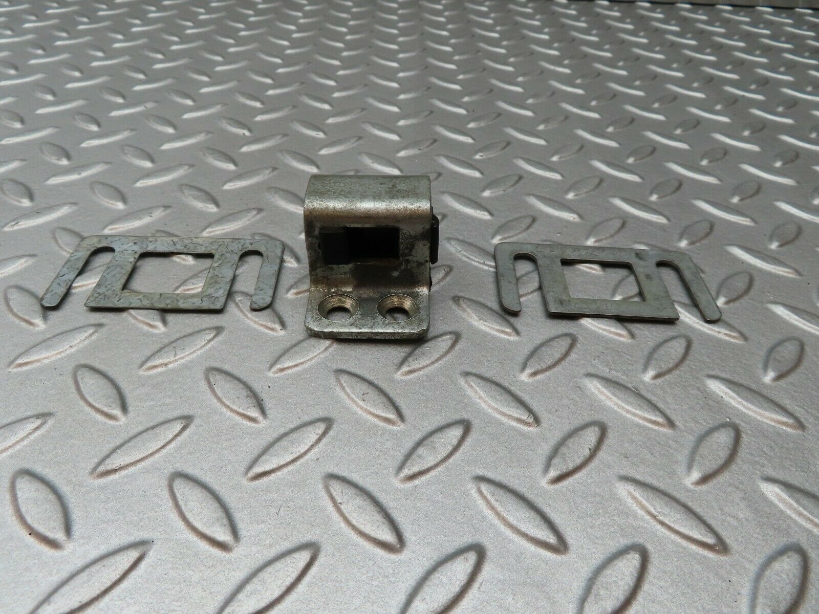 4489 Mercedes-Benz W123 230E Door Lock Latch Left Side