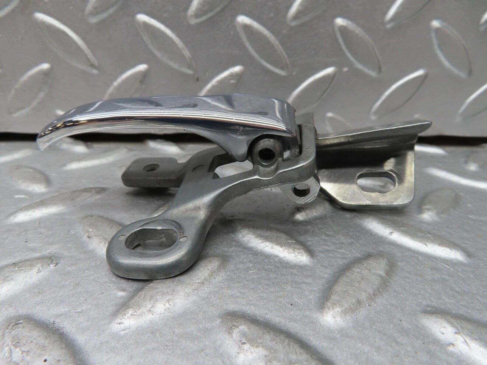 19158 Mercedes-Benz W123 300D Right Interior Door Handle 1237600261