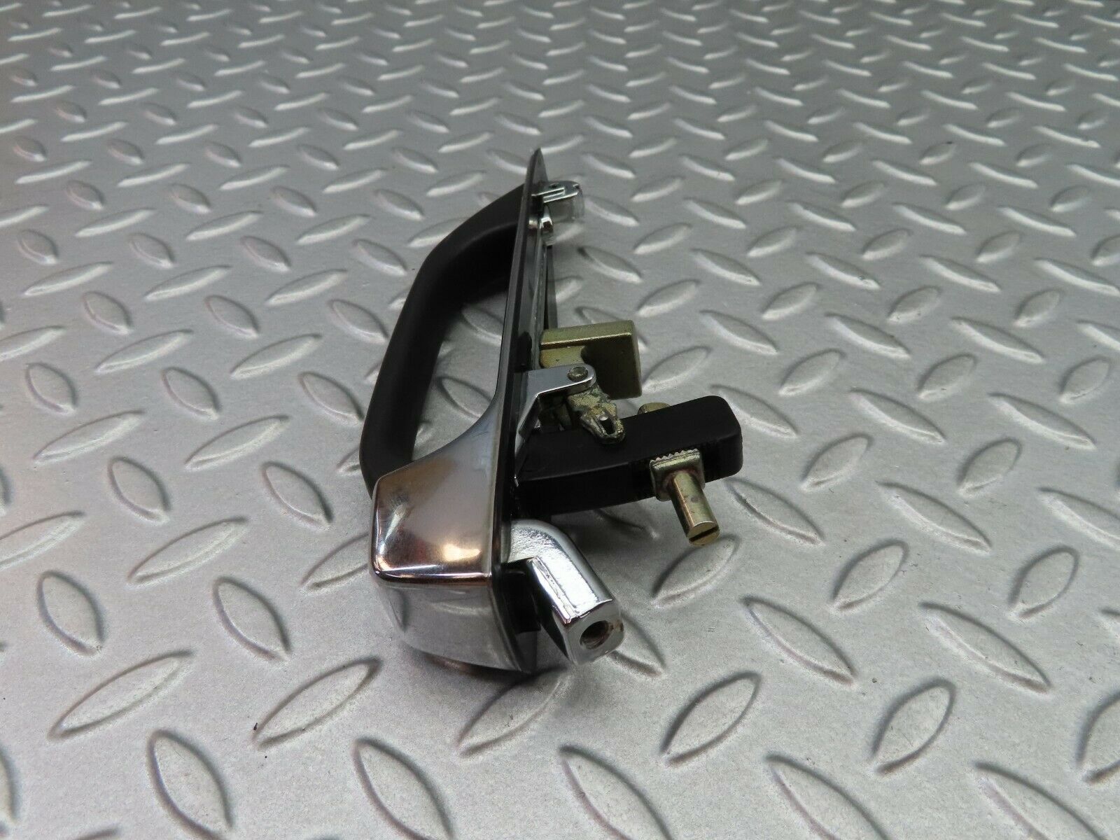 5826 Mercedes-Benz W123 200 Exterior Door Handle Rear 1237600359