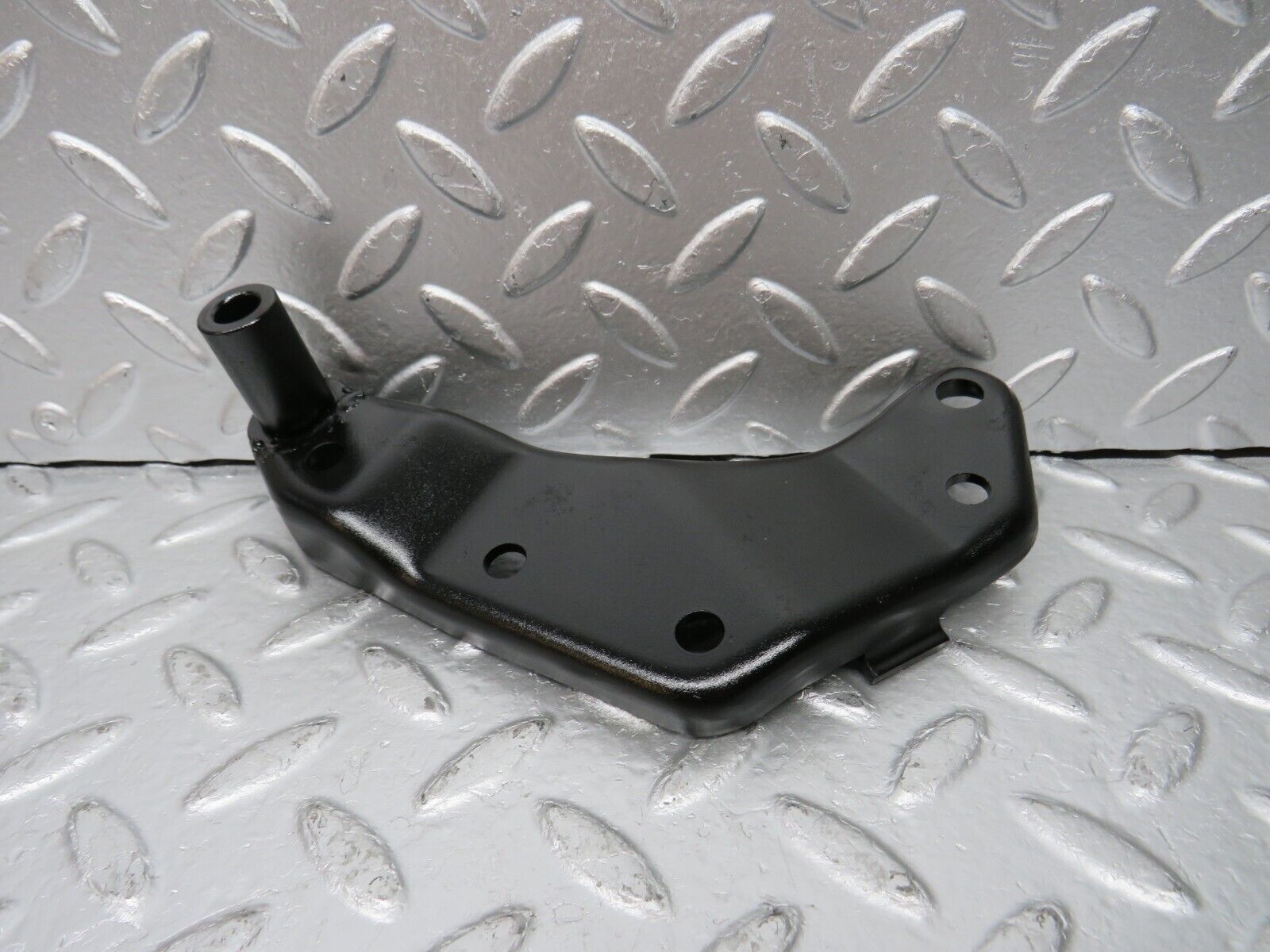 30868 Mercedes-Benz W201 190E 2.0L Power Steering Pump Bracket