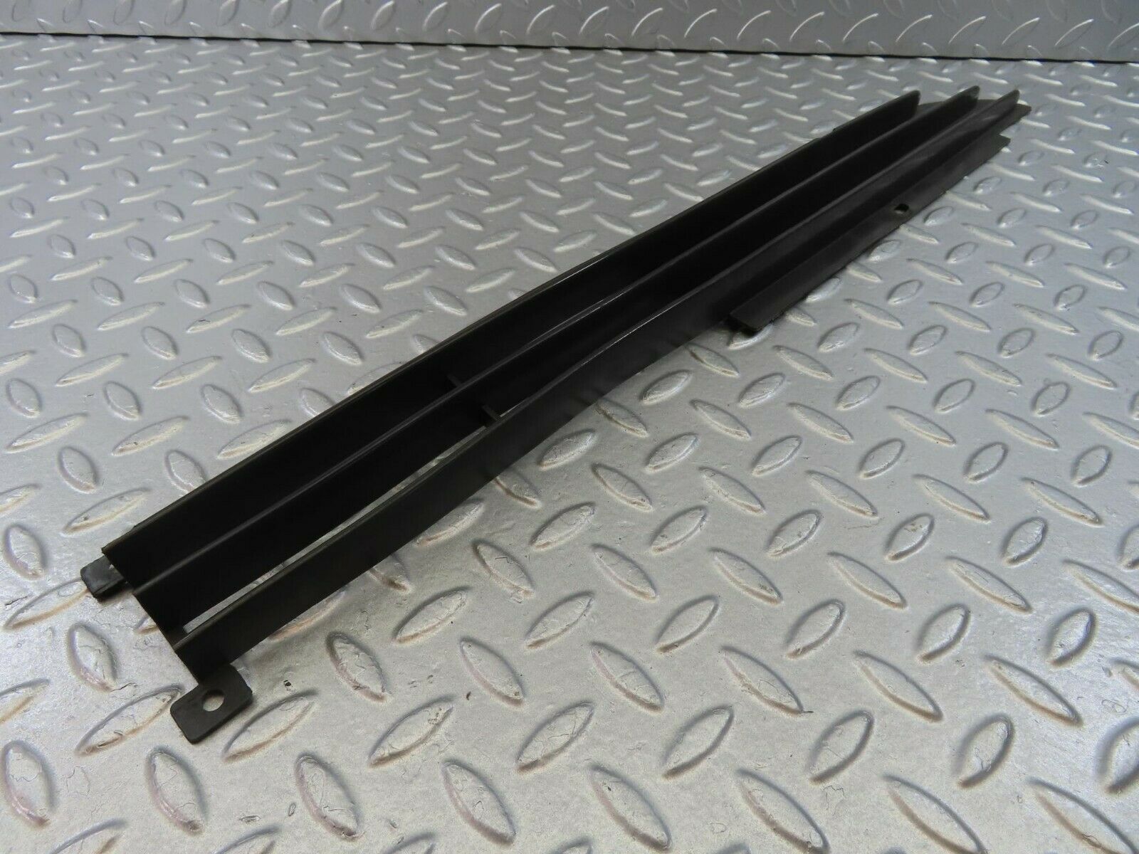 8864 Mercedes-Benz W115 Front Lower Grill Right