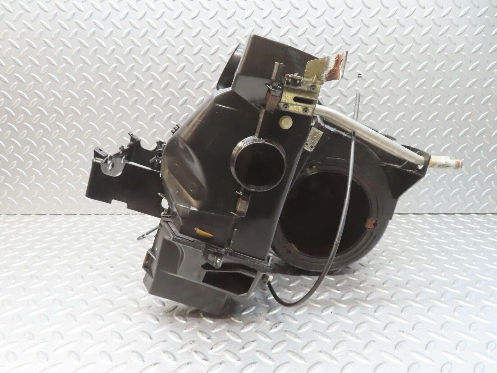 13666 Mercedes-Benz W123 200 Heater Box Blower Housing Behr 1238300008