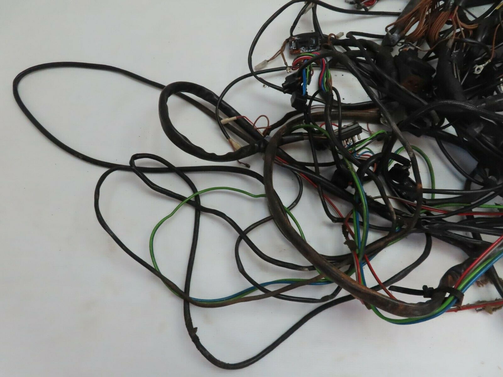 10937 Mercedes-Benz W123 230E Engine Chassis Body Wire Wiring Harness