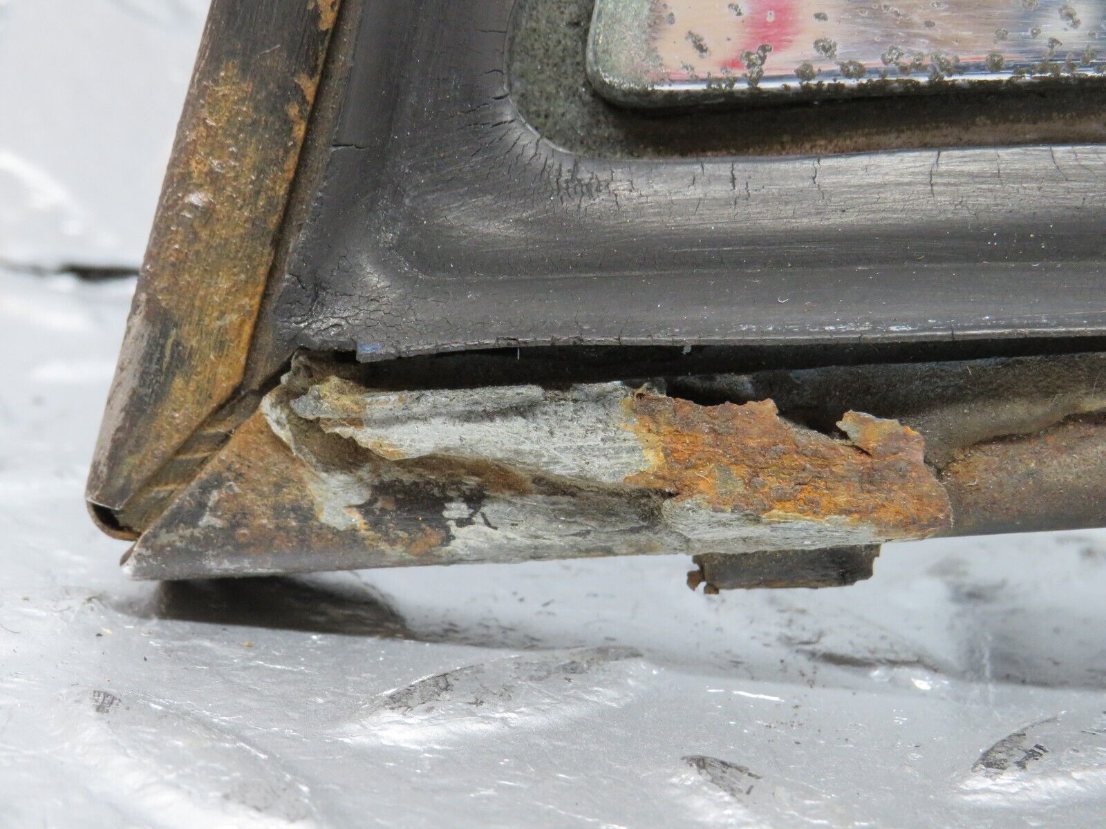 40501 Mercedes-Benz W110 230 Front Left Quarter Window