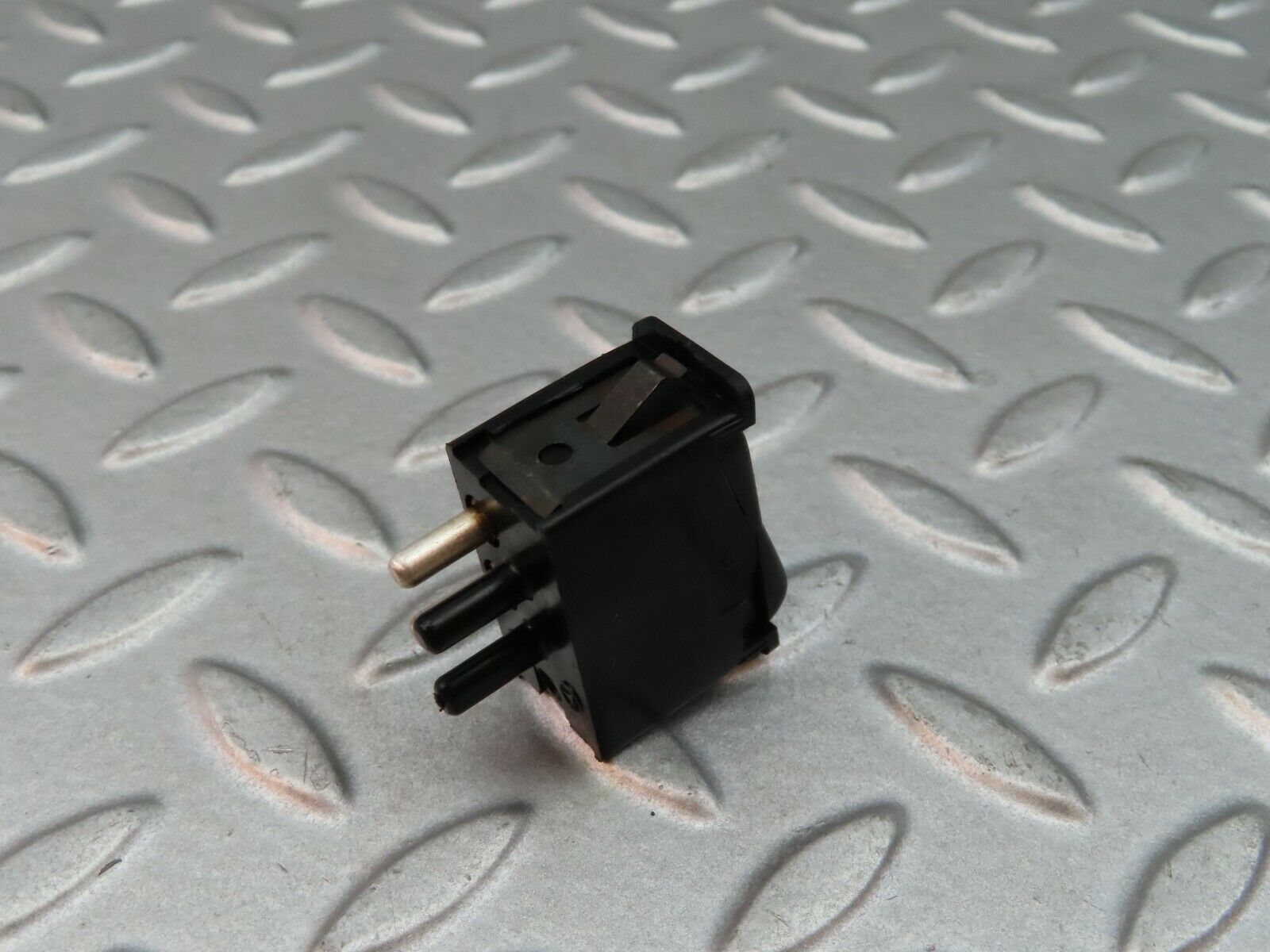 5798 Mercedes-Benz W123 200 Interior Light Switch 0008205910