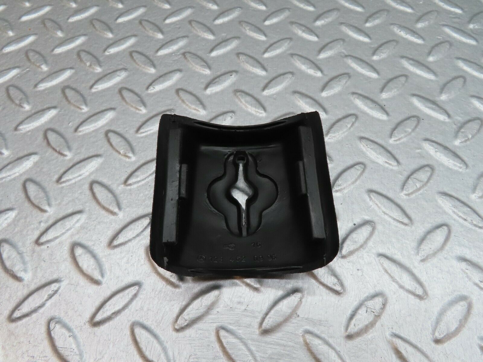 18007 Mercedes-Benz W123 200 Indicator Wiper Stalk Rubber Surround 1234620996