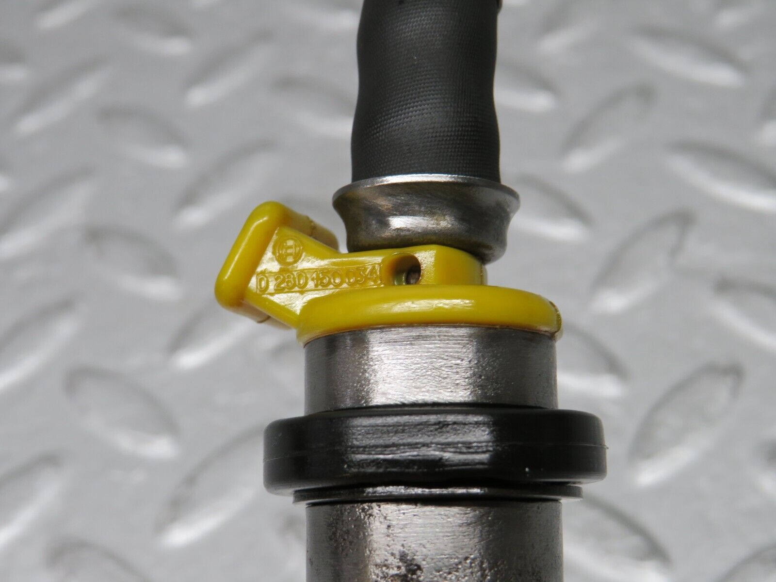 37574 Mercedes-Benz W109 300SEL Fuel Injector Bosch 0280150034