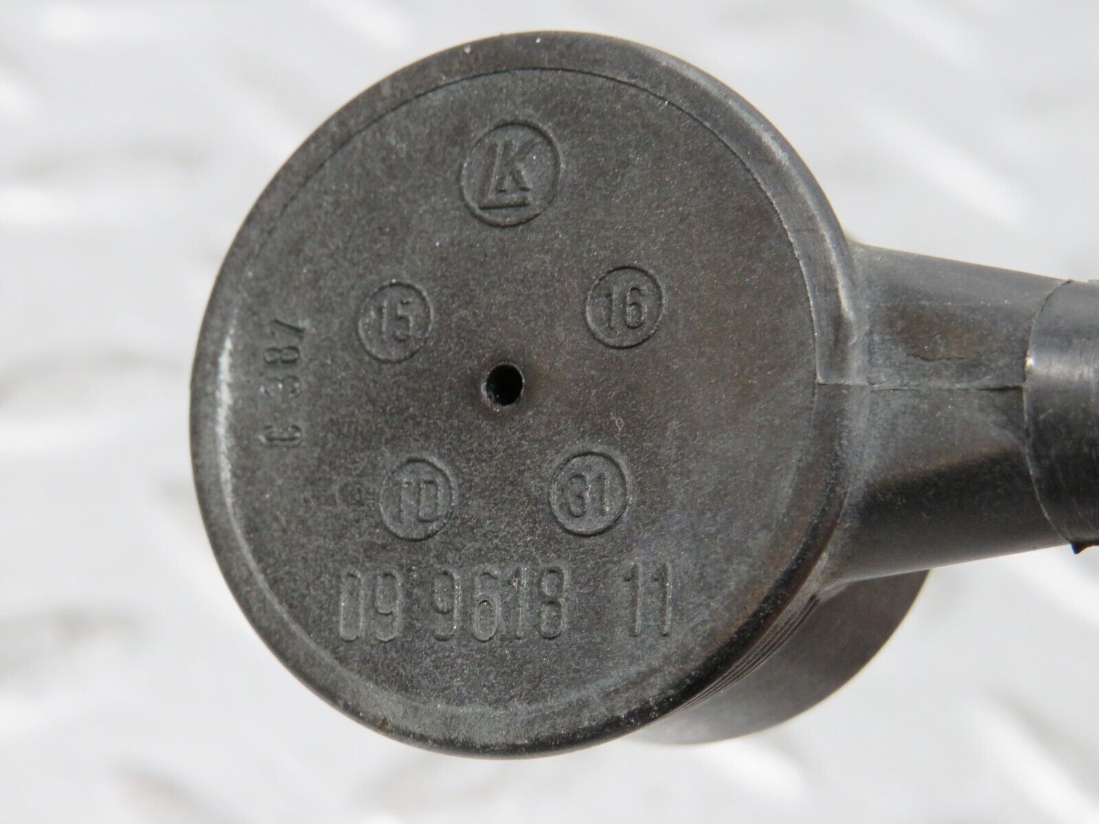 29731 Mercedes-Benz W123 230E Ignition Control Unit Wire 9961811