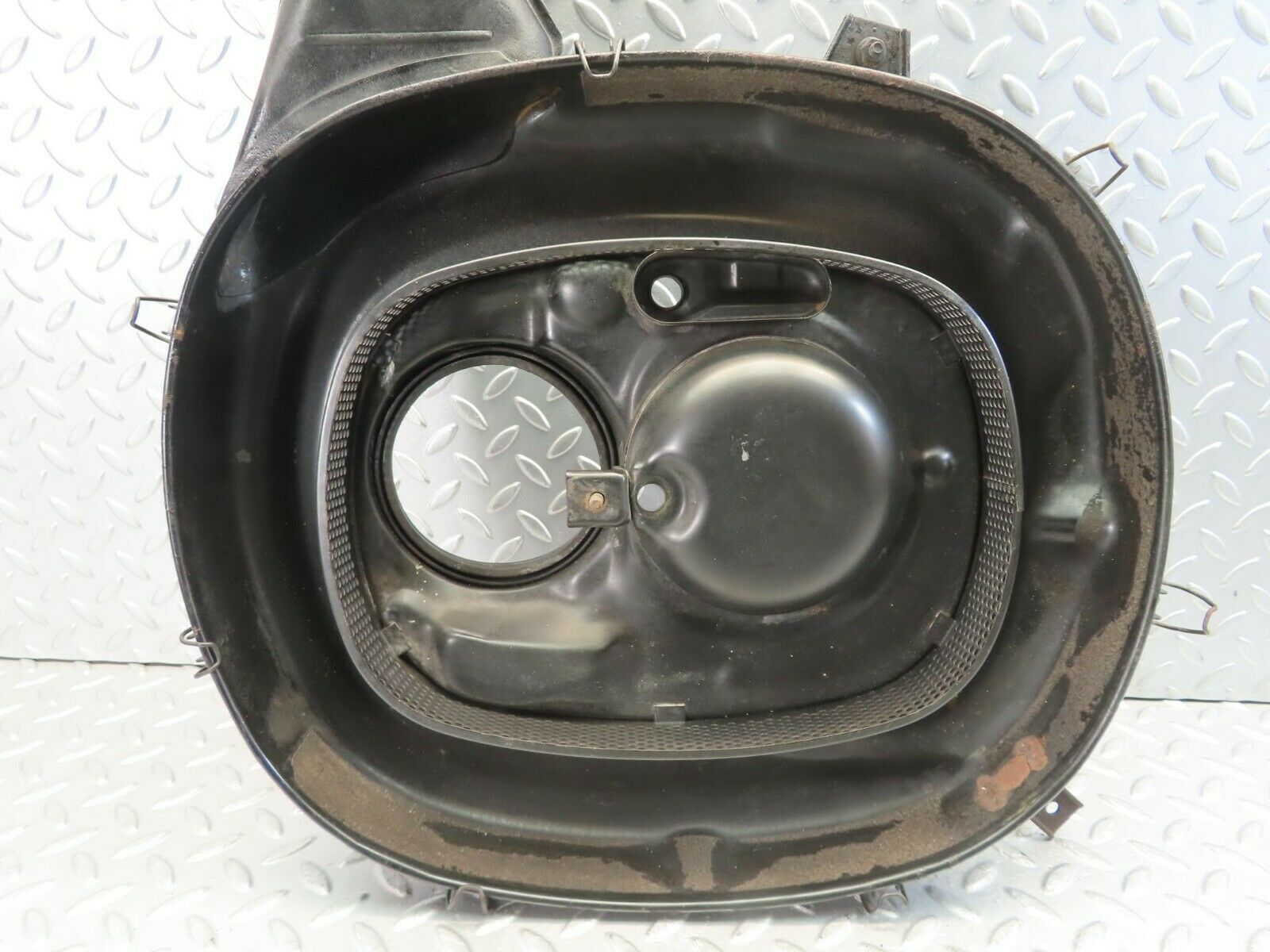 11402 Mercedes-Benz C123 230CE Coupe Air Filter Box Housing 1020900401