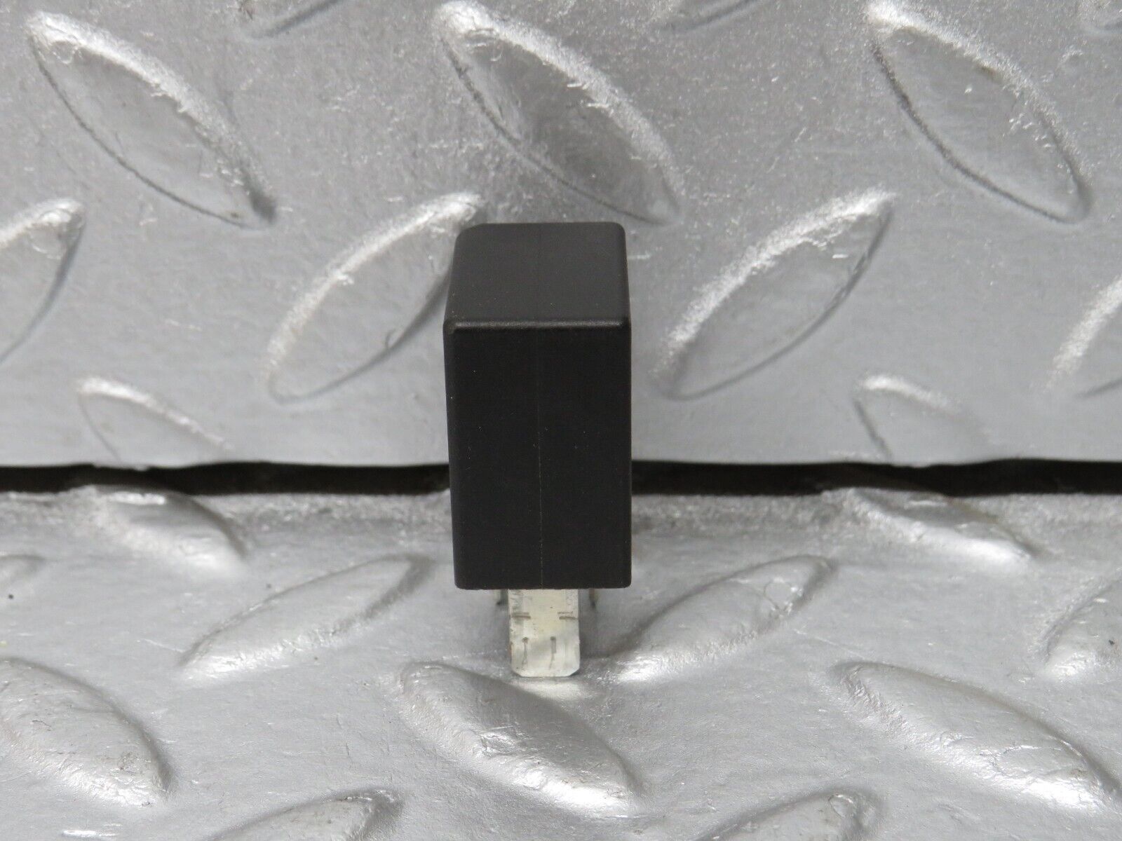 39701 Mercedes-Benz R129 320SL Coupe Indicator Relay 0025421119