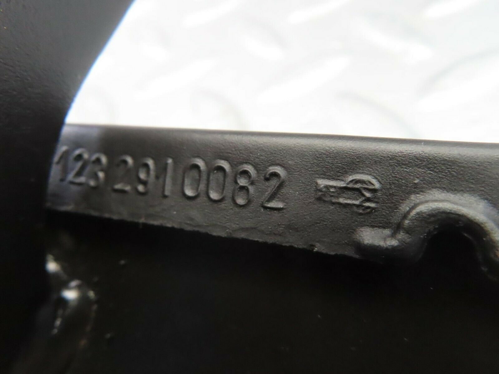 10495 Mercedes-Benz W201 190E Brake Pedal 1232910082