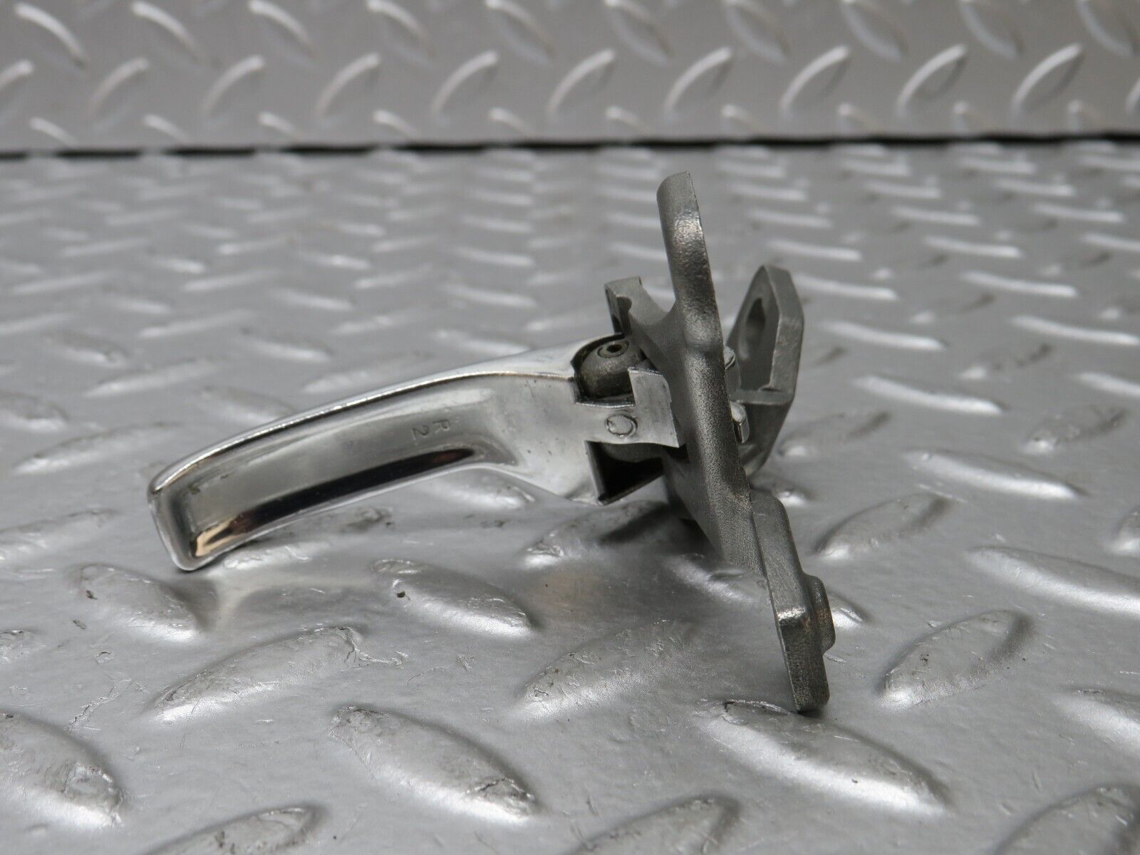 32201 Mercedes-Benz W123 230E Right Door Opener Door Handle 1237600261