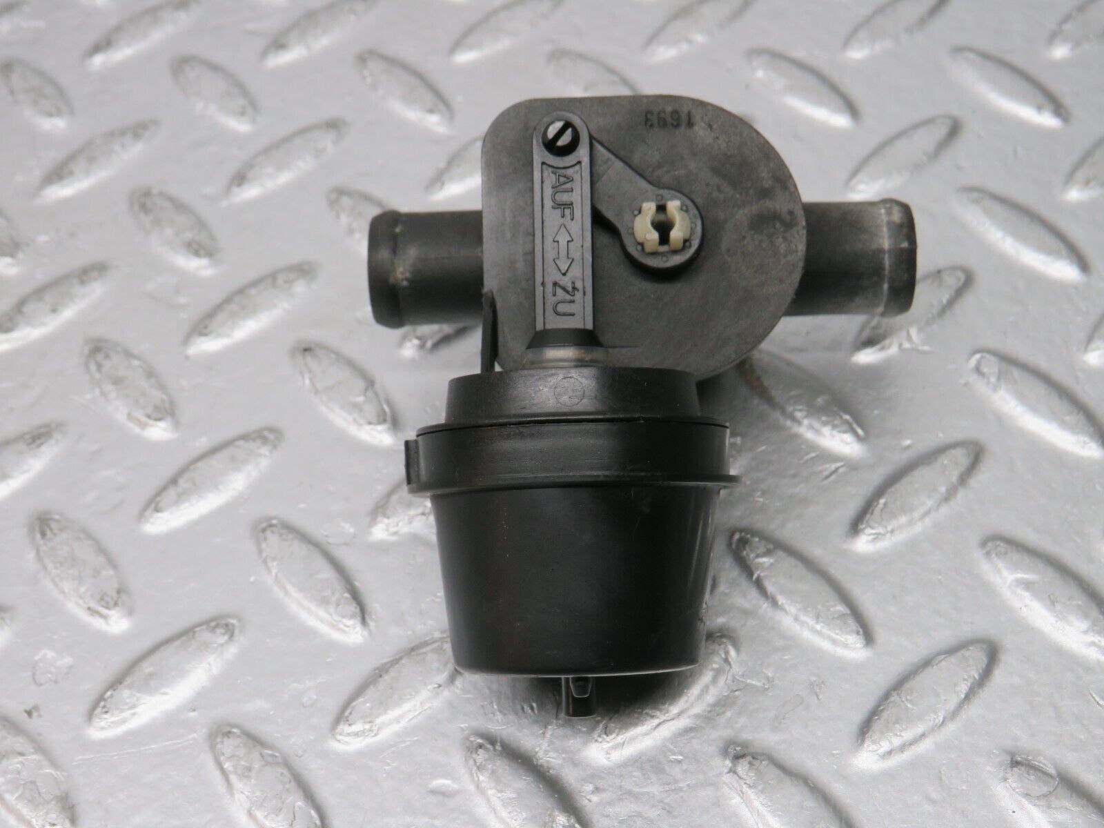 31627 Mercedes-Benz W201 190LE 1.8L Heater Control Valve