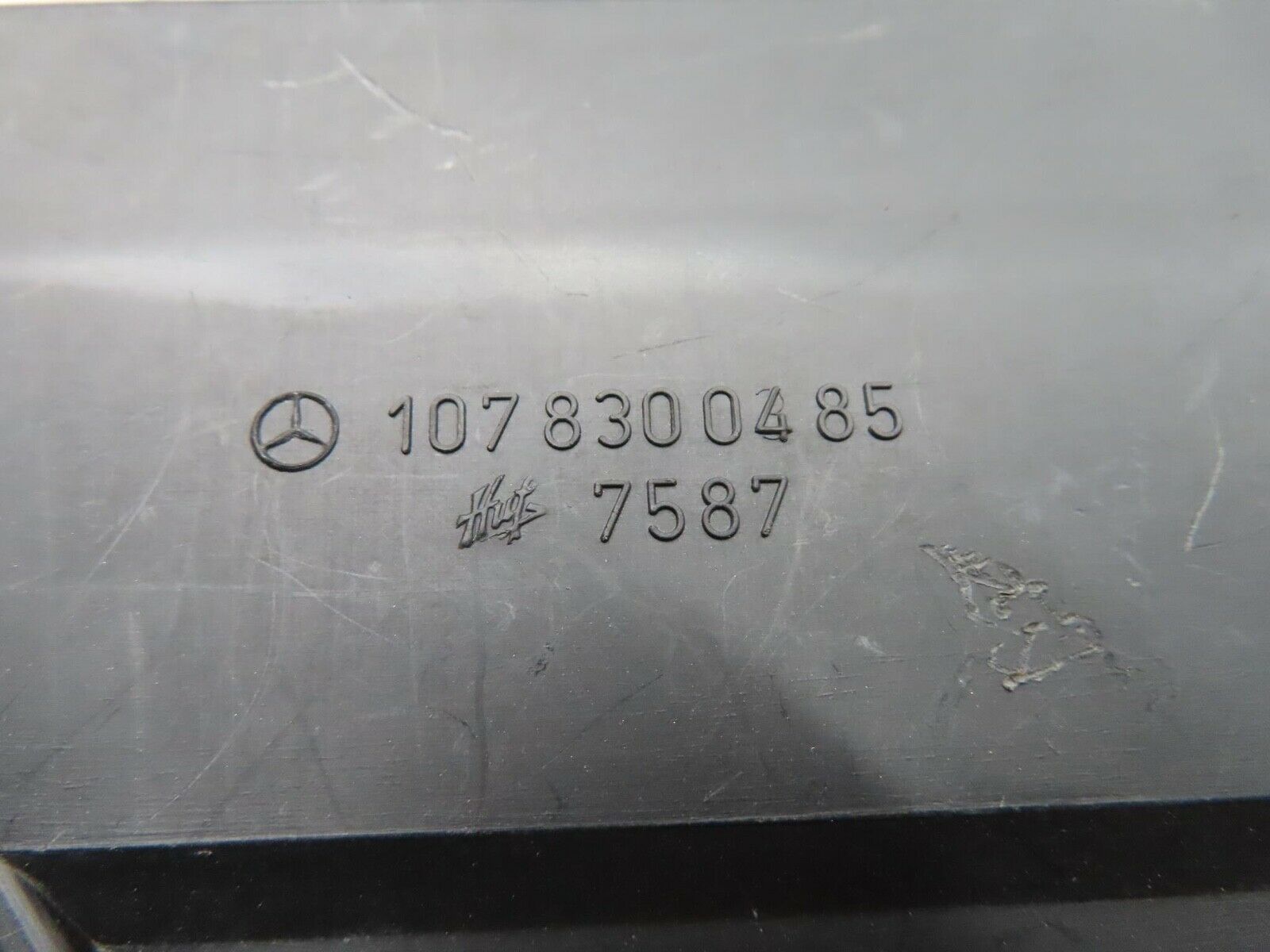 13998 Mercedes-Benz C107 280SLC Air Vent Control Lever Right 1078300485