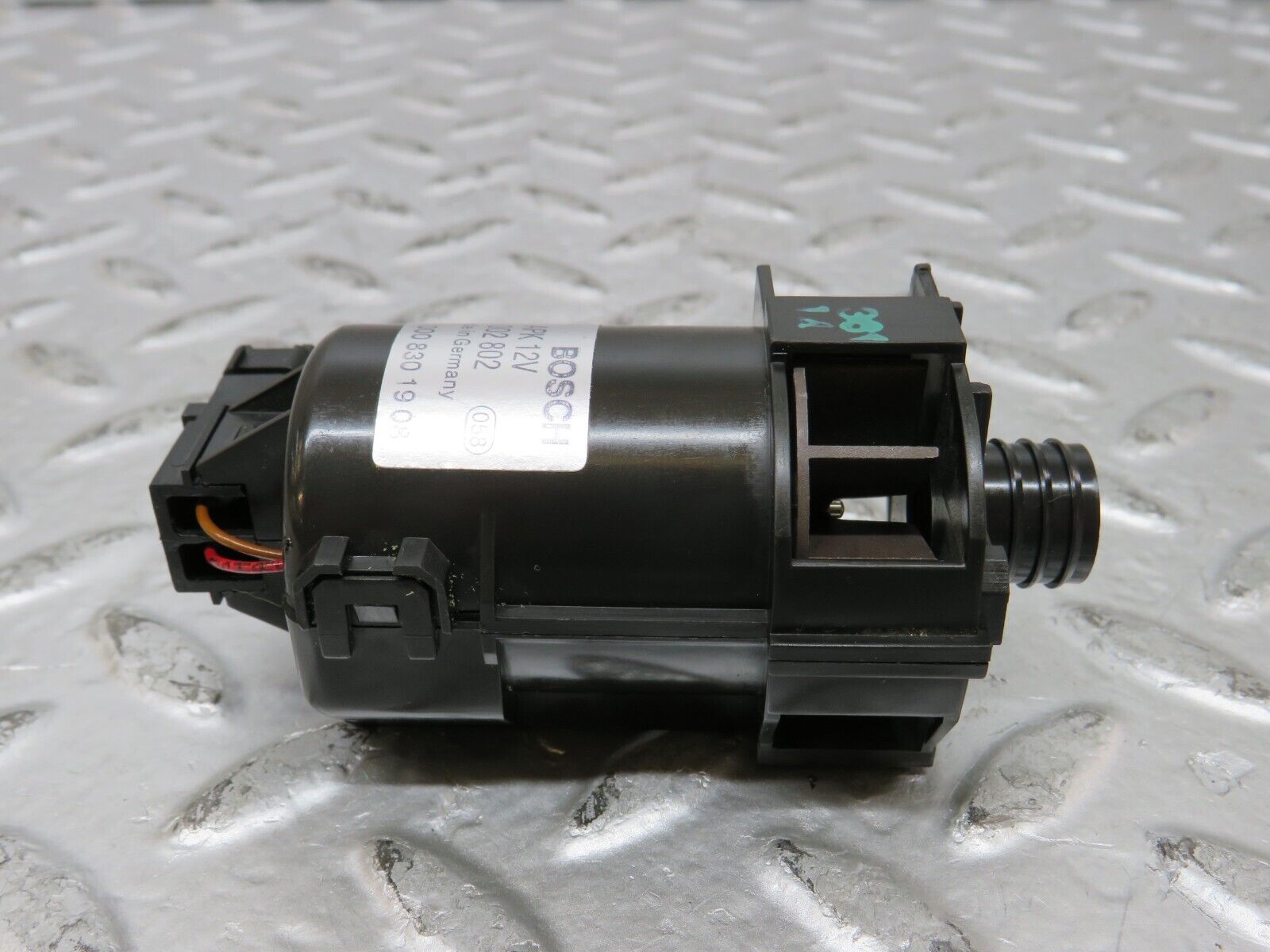 26564 Mercedes-Benz C124 220CE Coupe Temperature Sensor 0008301908 0130002802