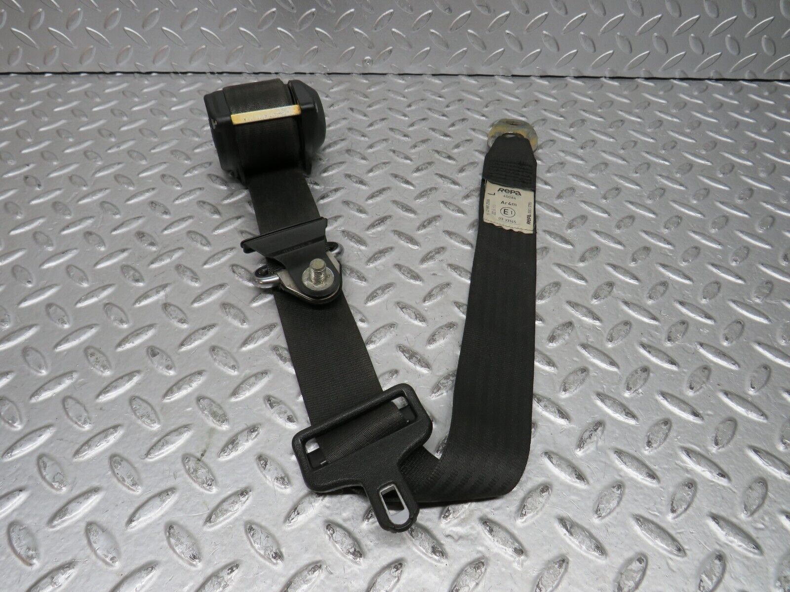 28535 Mercedes-Benz S123 240D Wagon Front Left Seat Belt 1238602586