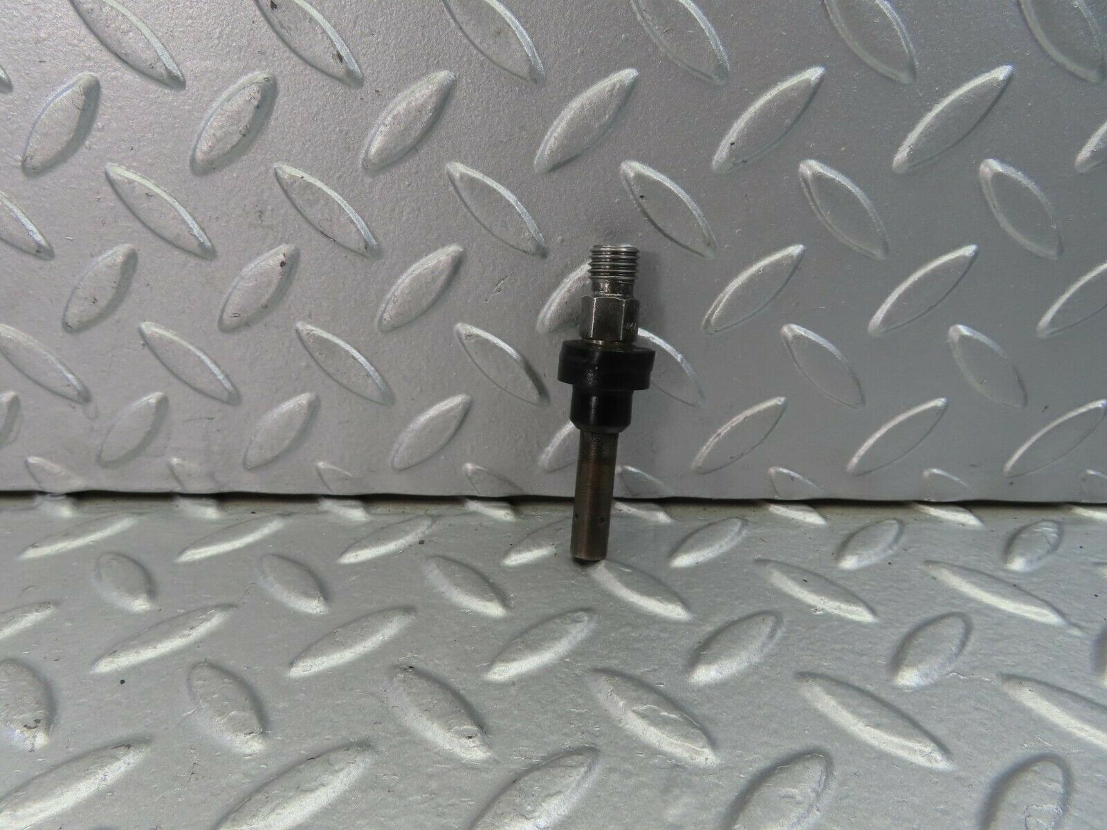 10793 Mercedes-Benz W123 230E Fuel Injector Bosch 0437502010