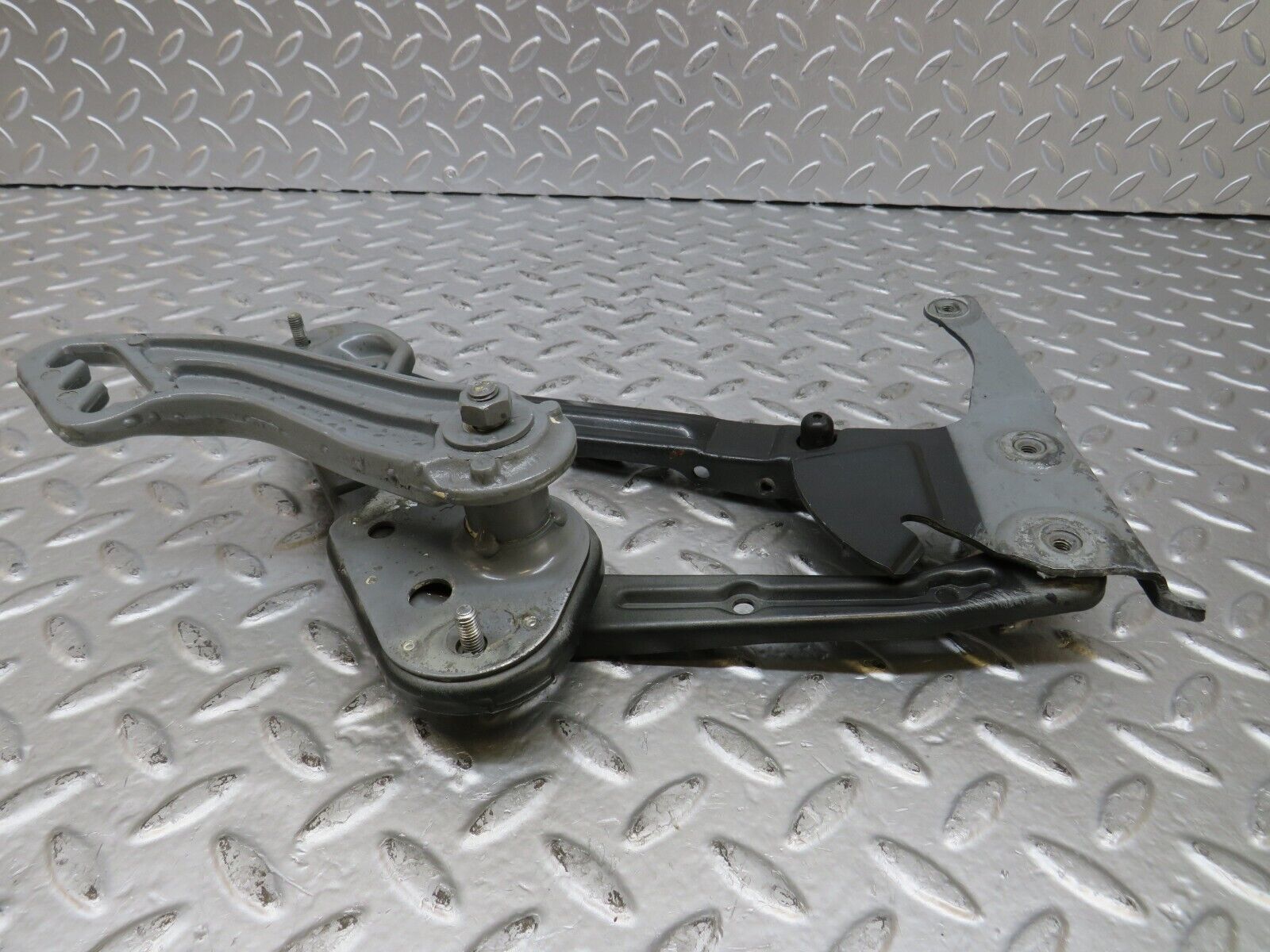 26672 Mercedes-Benz C124 220CE Coupe Bonnet Hinge Right Side 1298870174