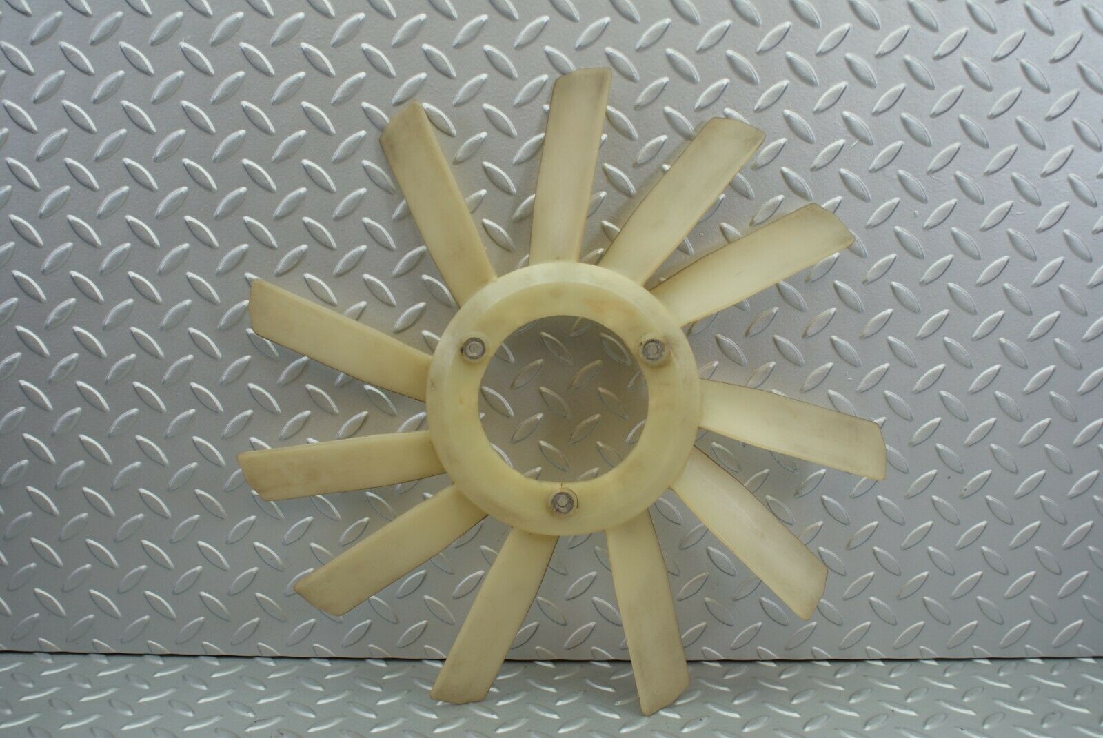 2879 Mercedes-Benz C123 280CE Coupe Engine Cooling Fan 1102050106