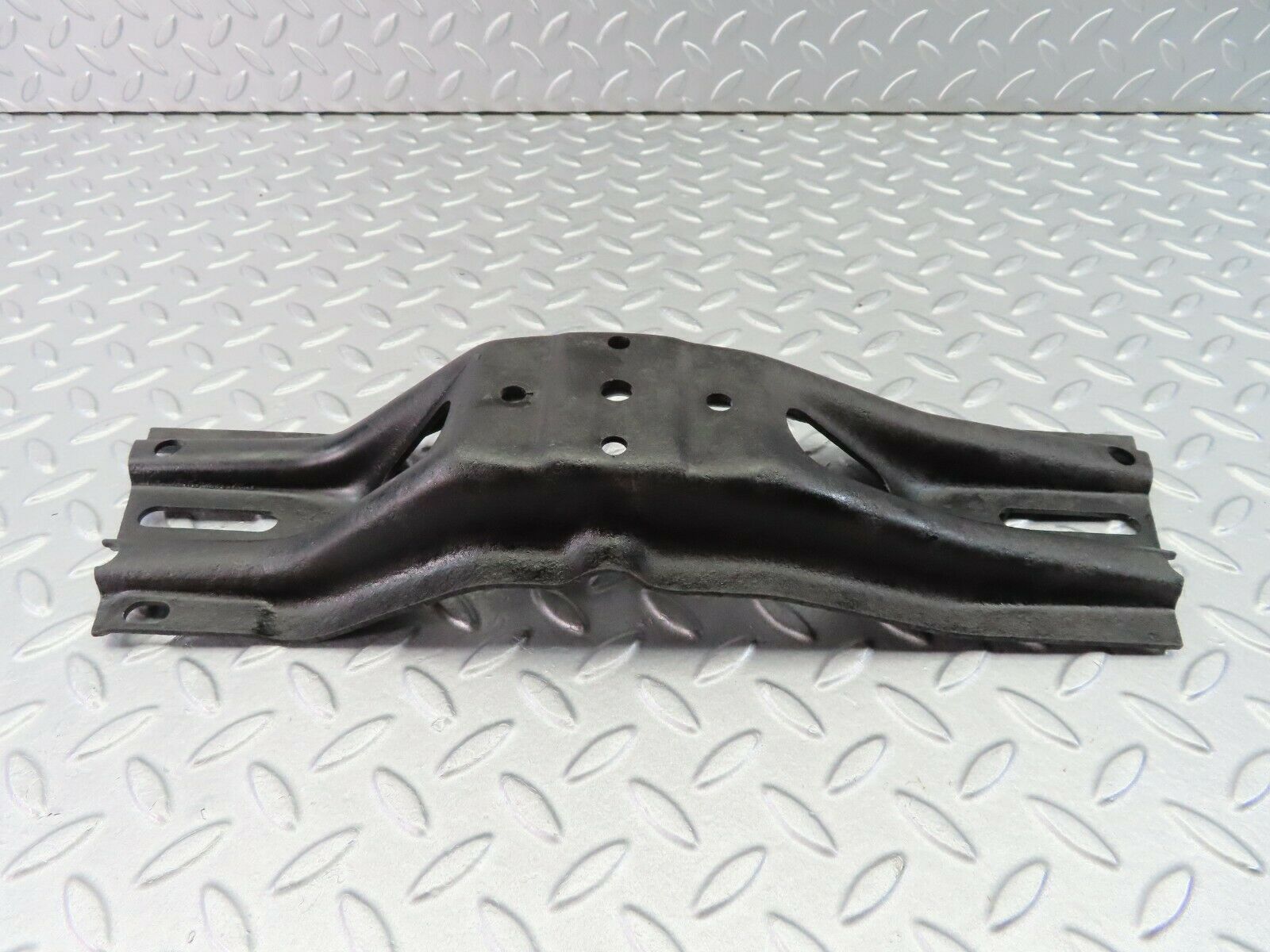 7832 Mercedes-Benz W115 220D Gearbox Mount Bracket