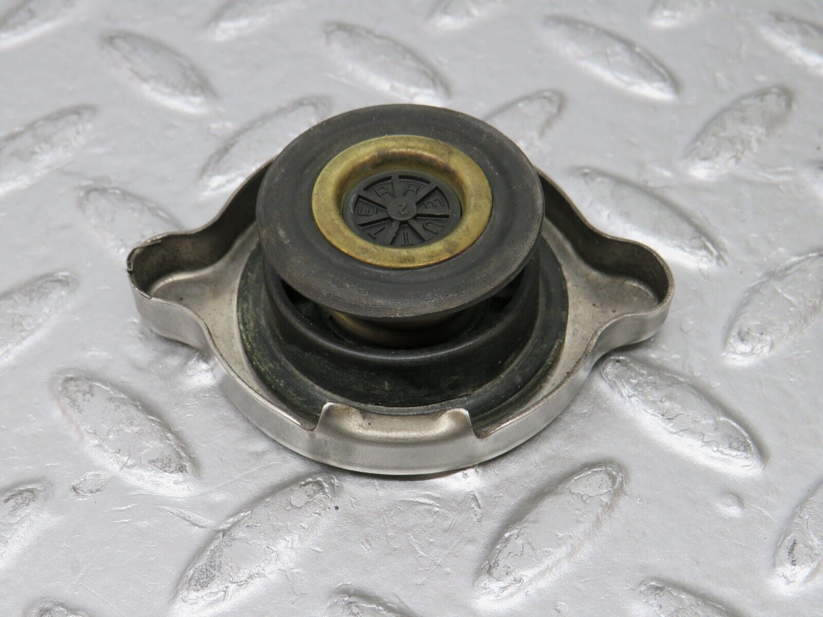 37741 Mercedes-Benz A124 320E Cabriolet Radiator Cap