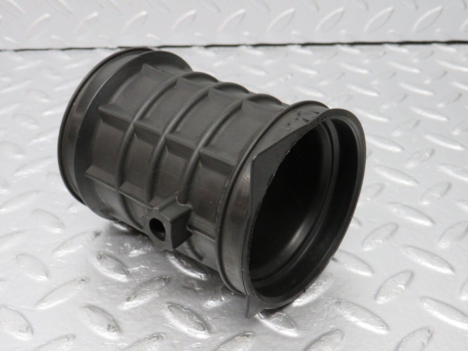 39406 Mercedes-Benz R129 320SL Coupe Air Intake Pipe 1041410990