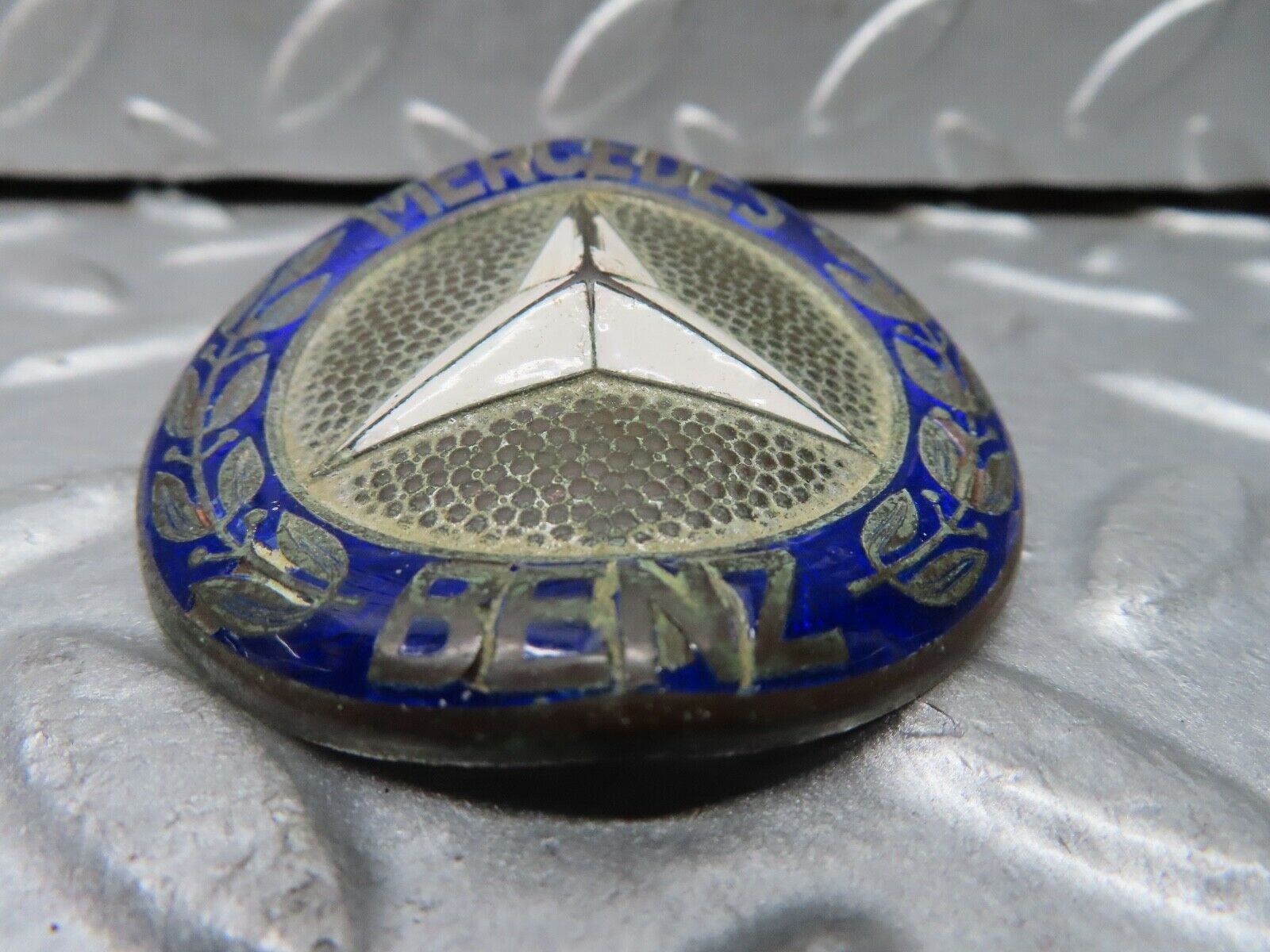 18682 Mercedes-Benz W120 W121 Ponton Bonnet Grill Badge Emblem