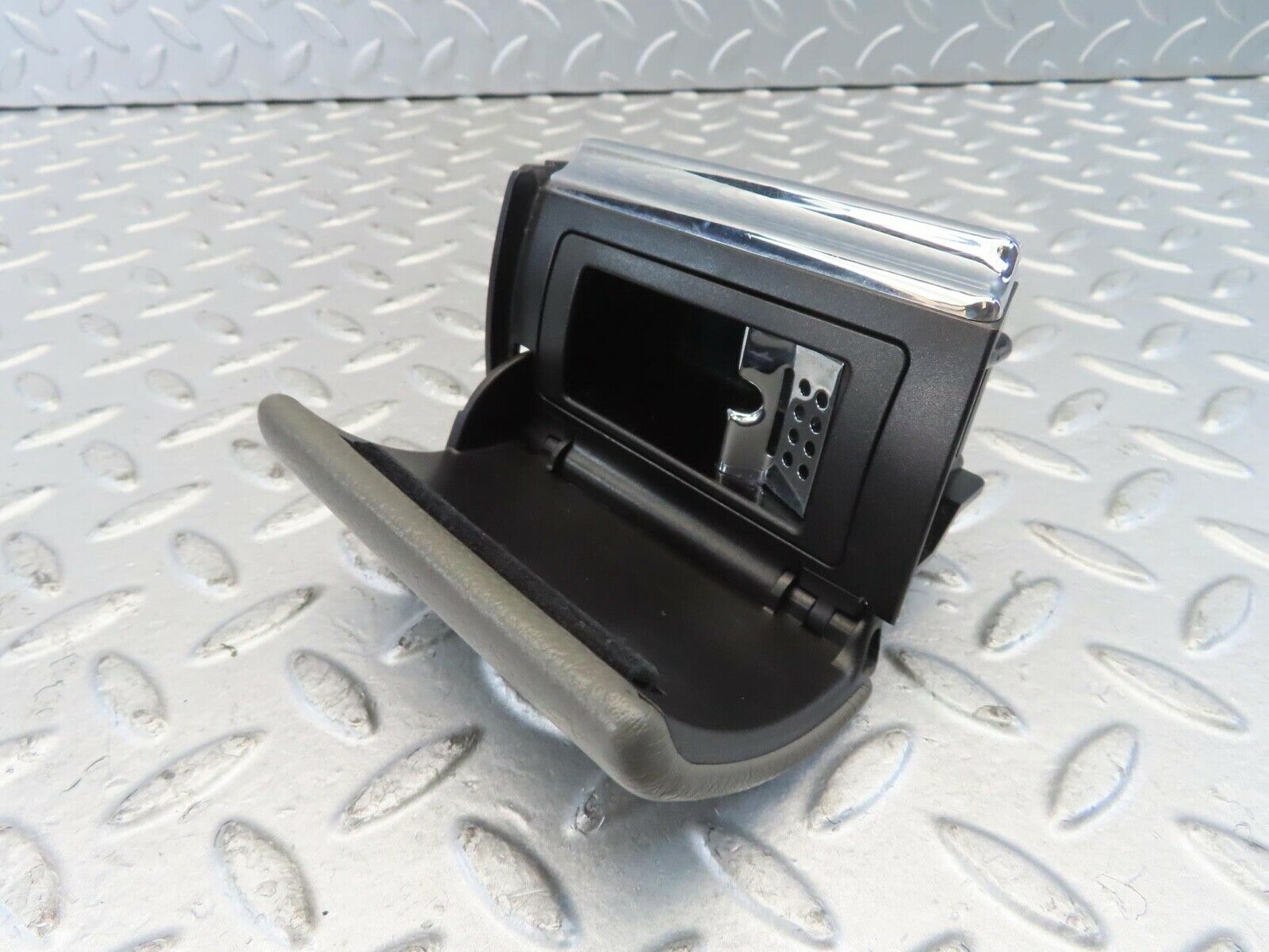 11124 Mercedes-Benz W221 S320 Ashtray Rear Left Door 81271002