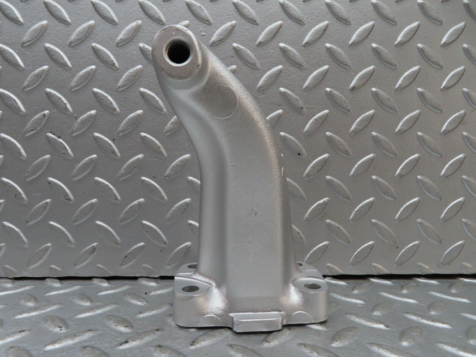 19136 Mercedes-Benz W123 300D Engine Mount Bracket Left Side 6152231104