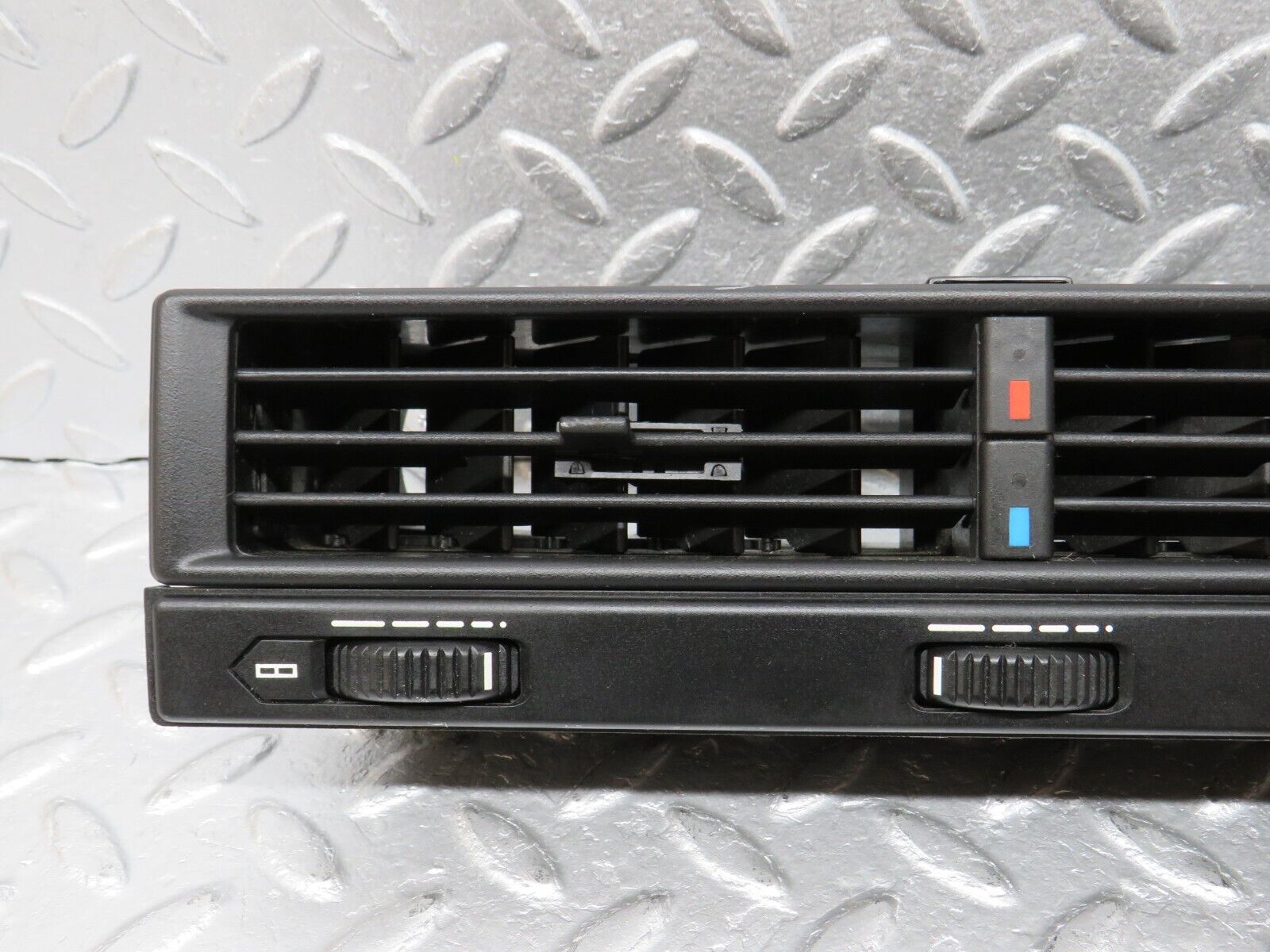 39395 Mercedes-Benz R129 320SL Coupe Dash Centre Air Vent 1298300354