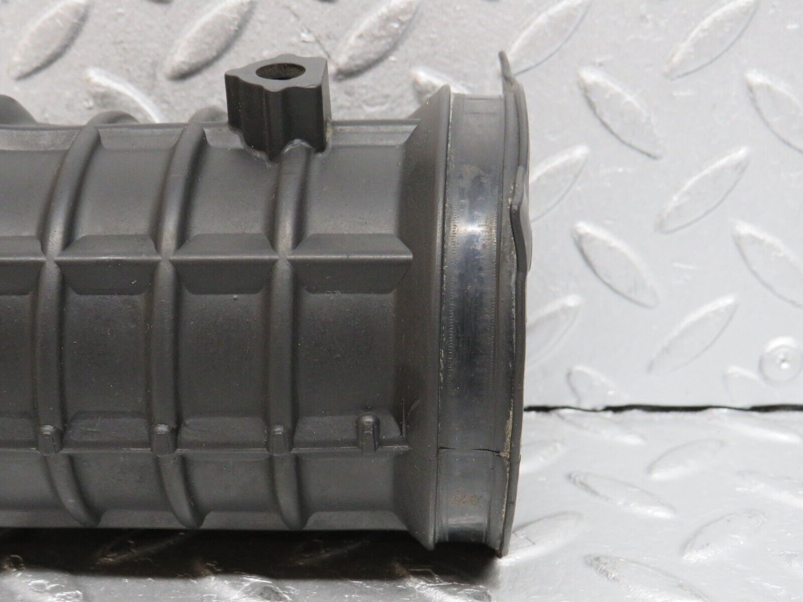 38122 Mercedes-Benz A124 320E Cabriolet Air Intake Pipe 1041410990