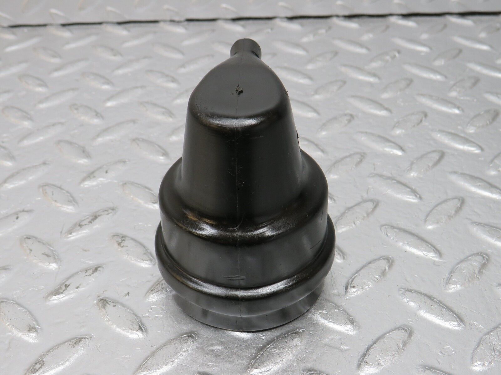 33622 Mercedes-Benz W201 190E 2.0L Ignition Coil Protective Cap 0001581785