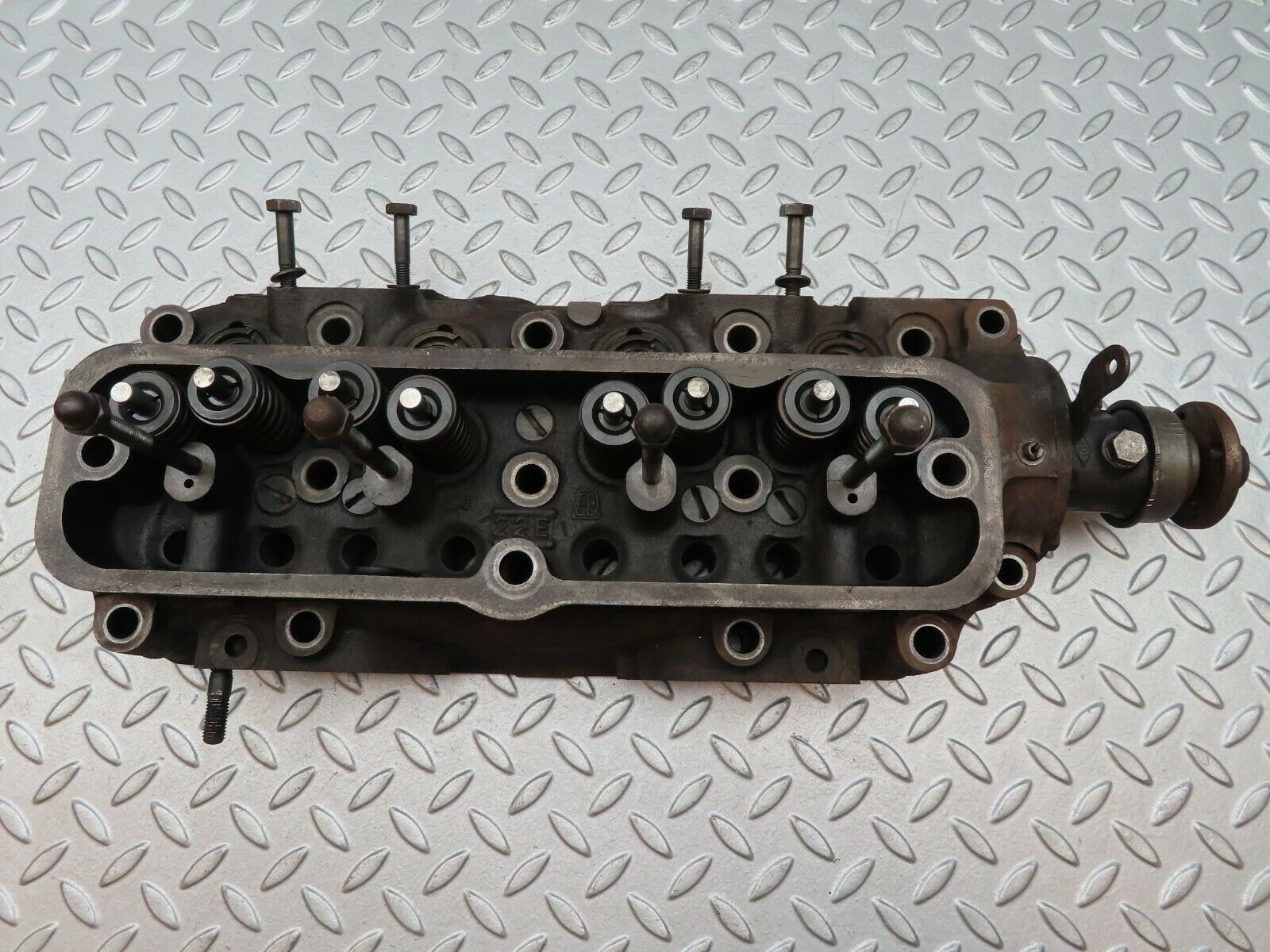 0352 Mercedes-Benz W120 180D Ponton Cylinder Head 6360160501