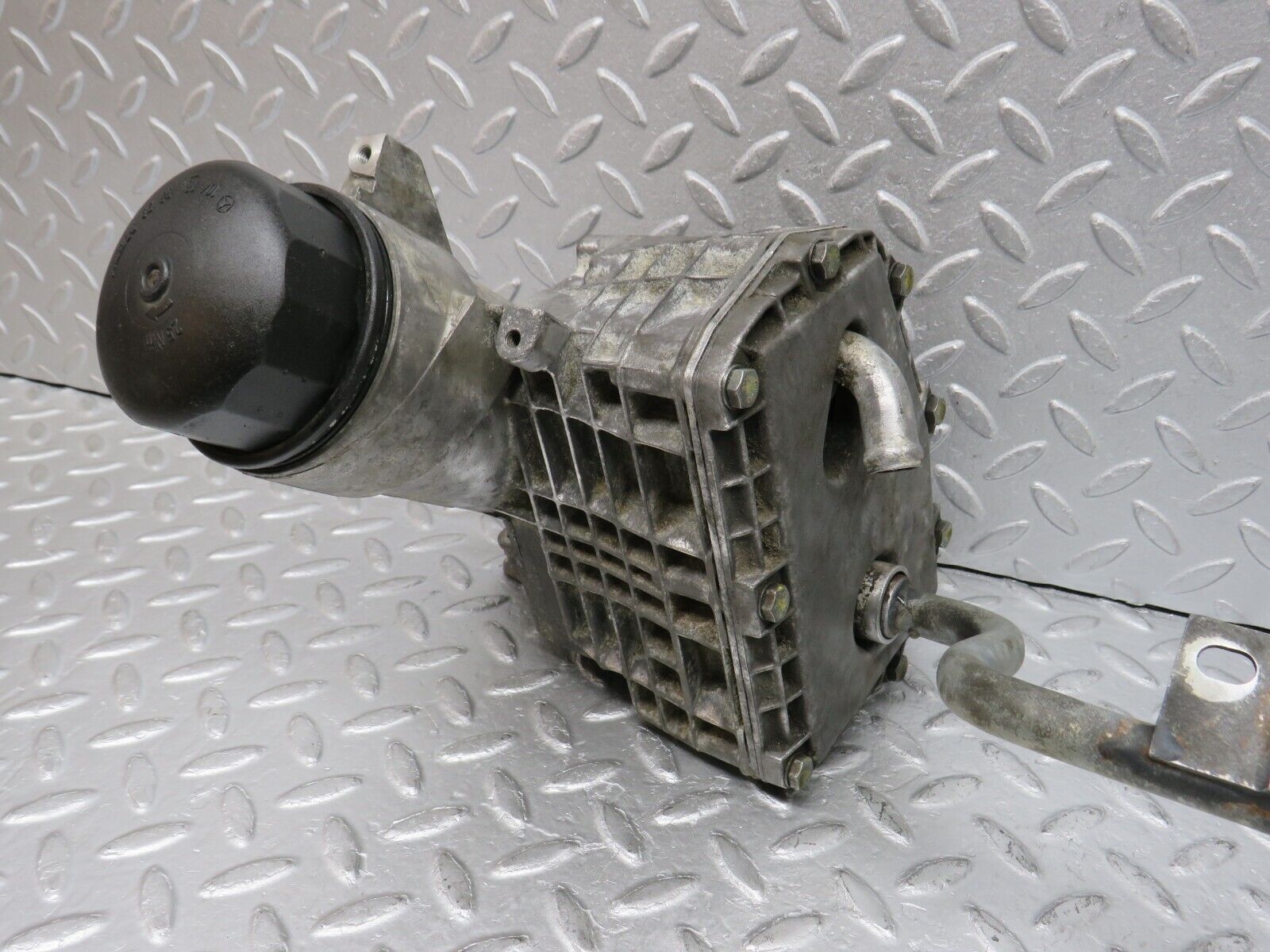 38169 Mercedes-Benz A124 320E Cabriolet Oil Filter Housing 1041840608