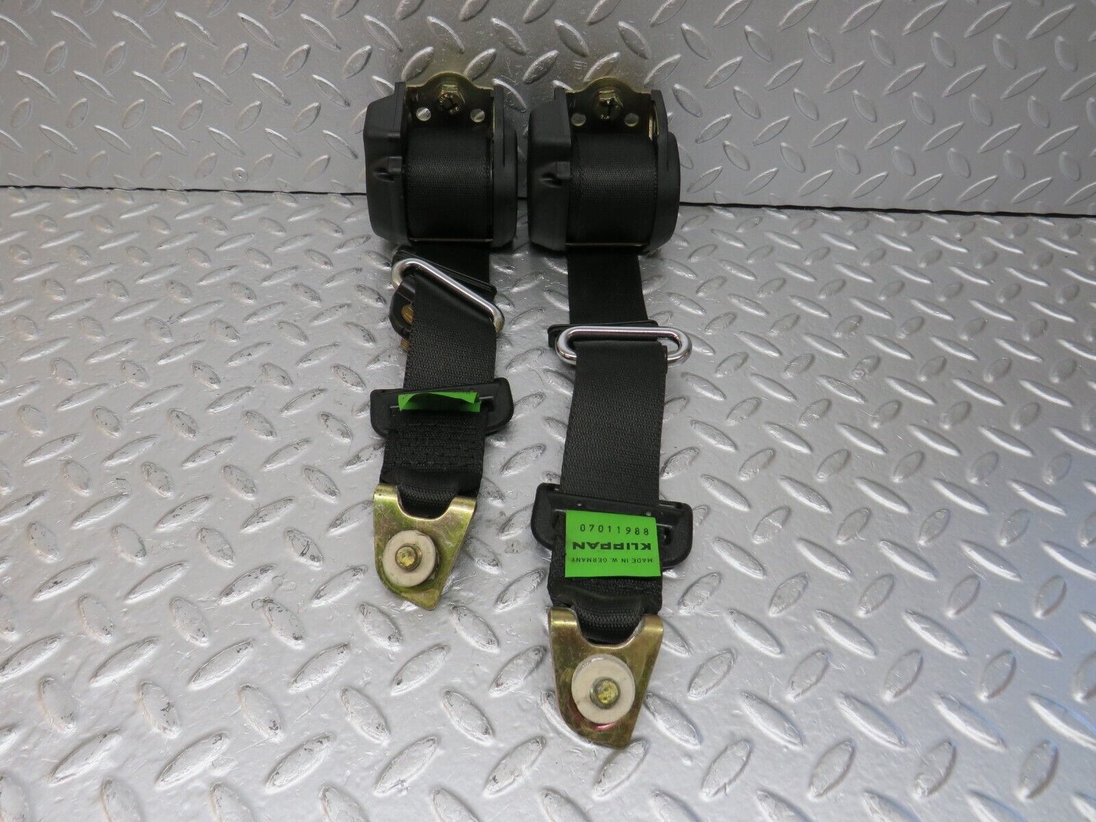 33833 Mercedes-Benz W201 190E 2.0L Rear Seat Belt Set With Buckles 1268601886