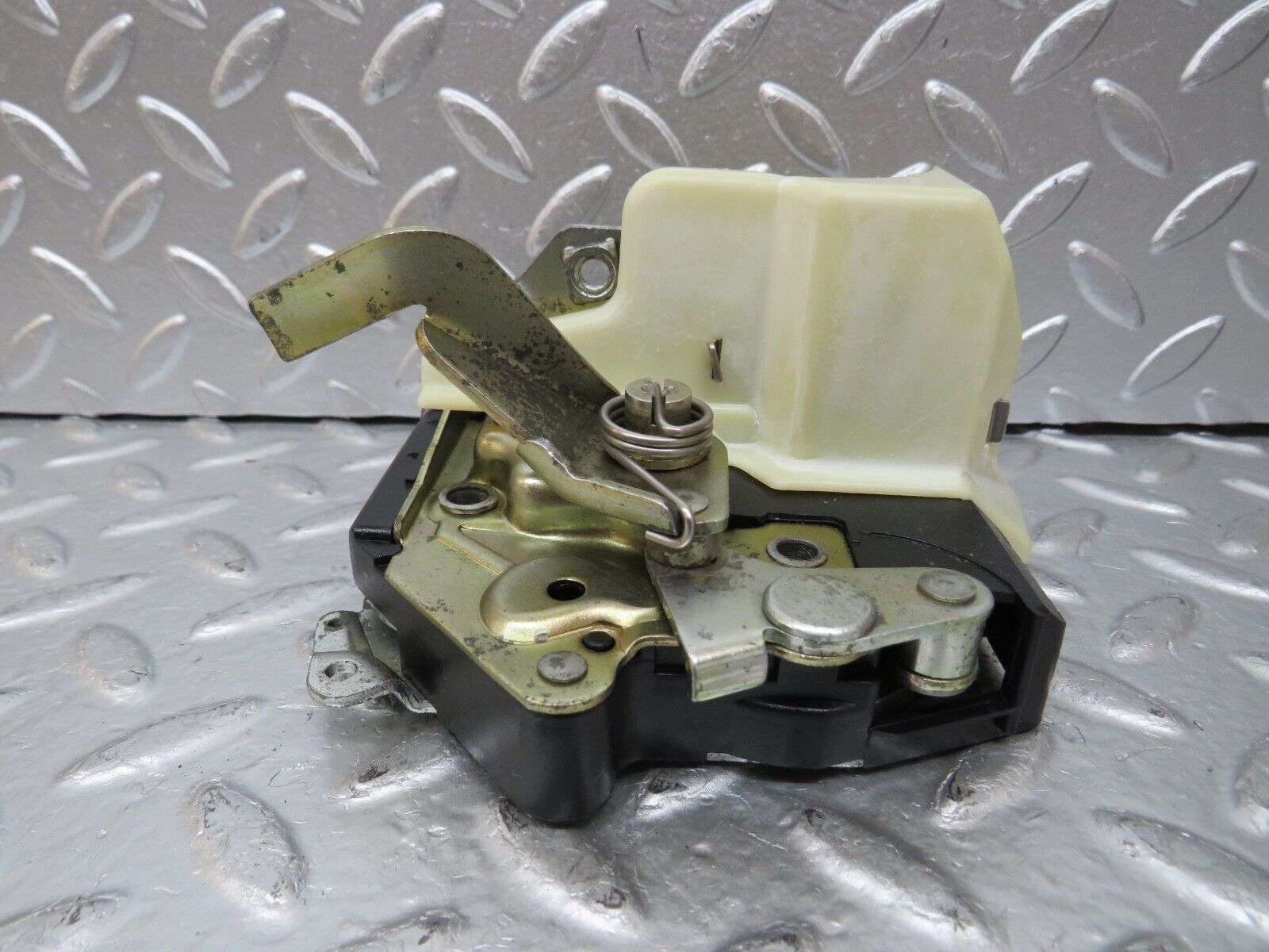 25679 Mercedes-Benz W124 280E Rear Left Door Lock Mechanism