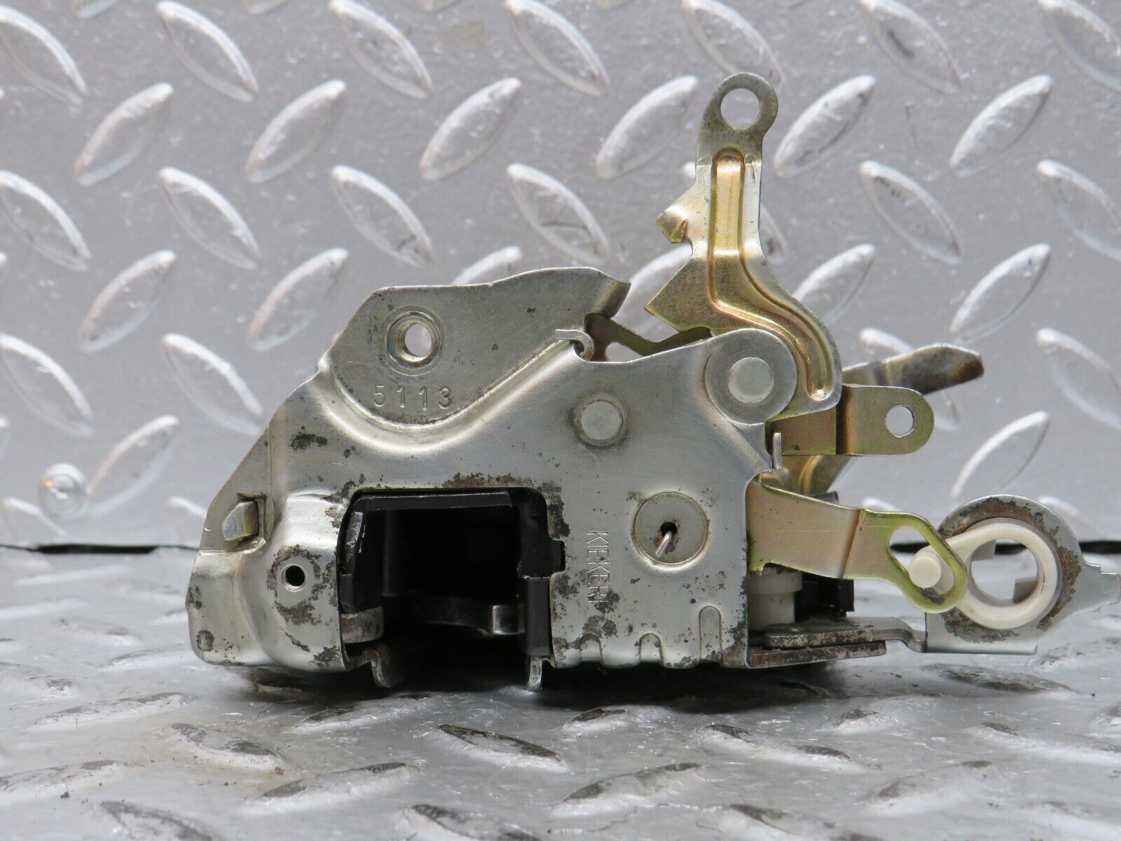 27669 Mercedes-Benz S124 300TE Wagon Front Right Door Lock Mechanism